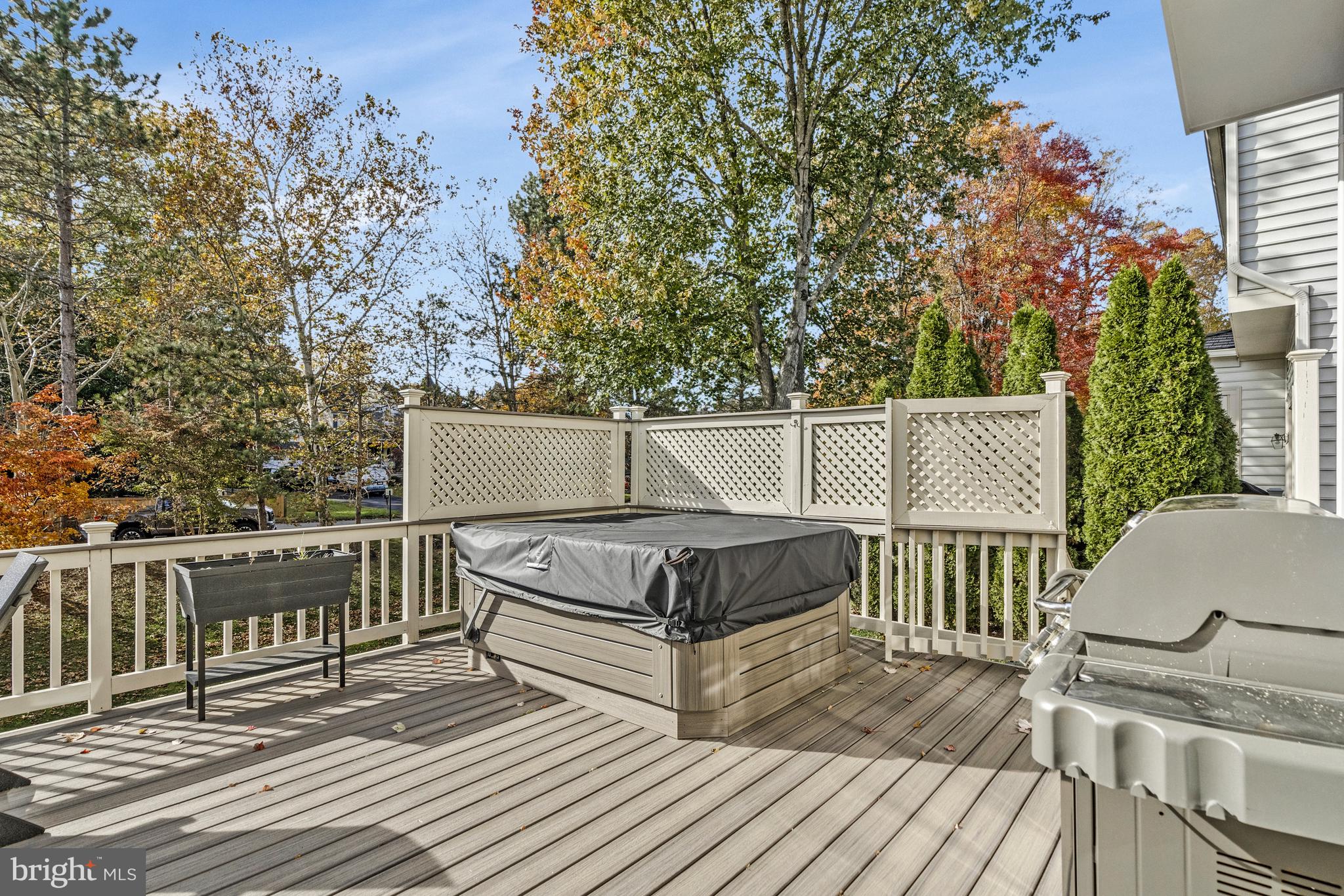 COURTHOUSE OAKS - Residential