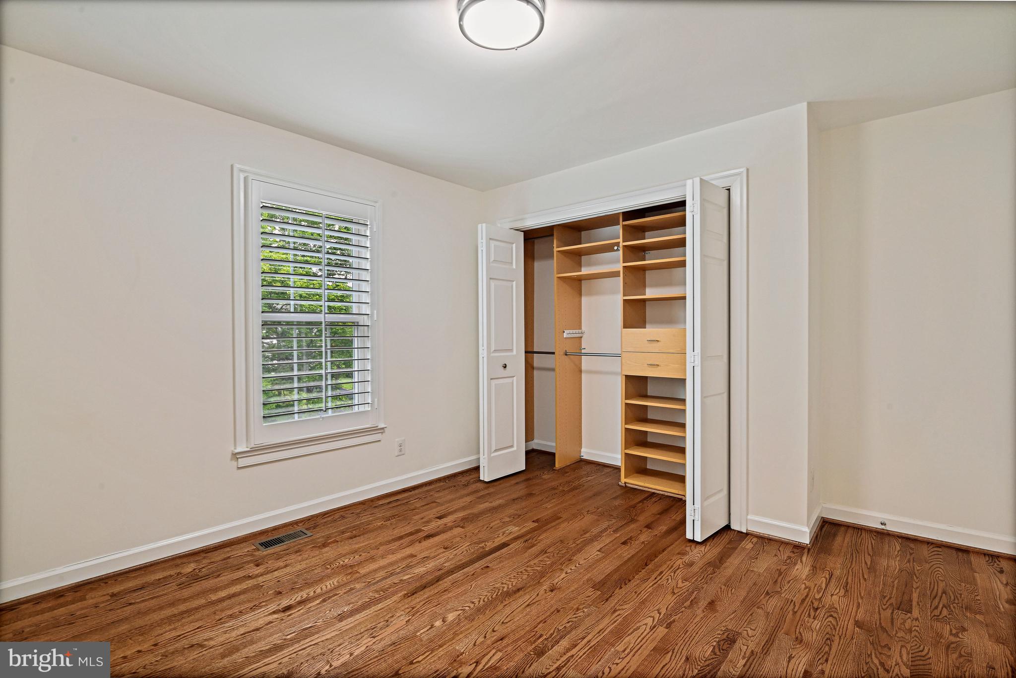 COURTHOUSE OAKS - Residential