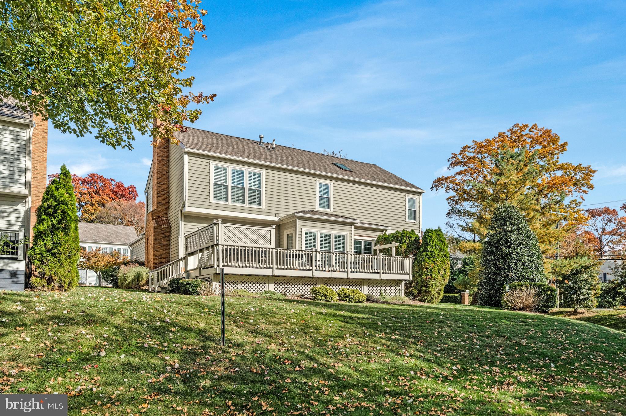 COURTHOUSE OAKS - Residential