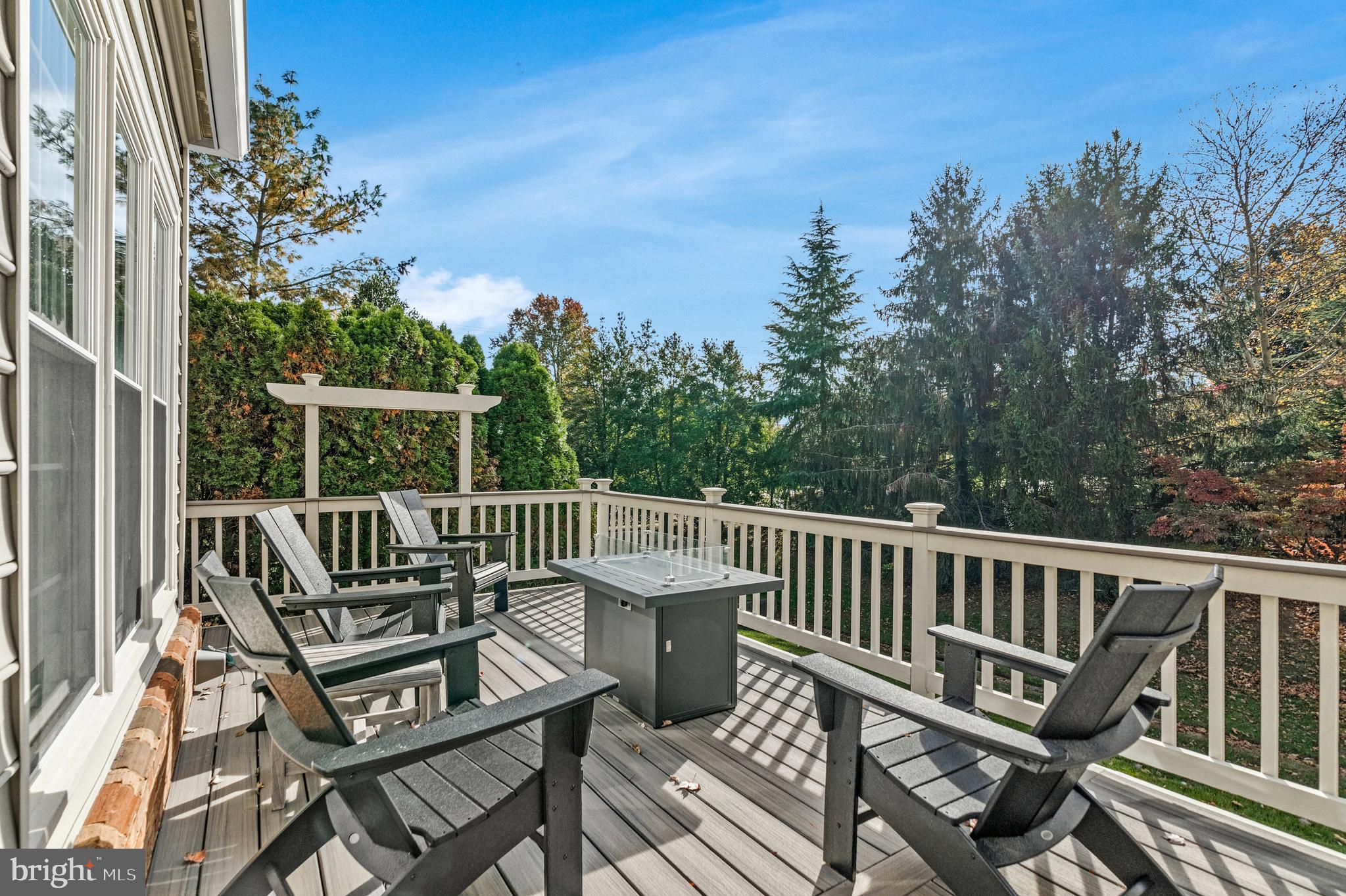 COURTHOUSE OAKS - Residential