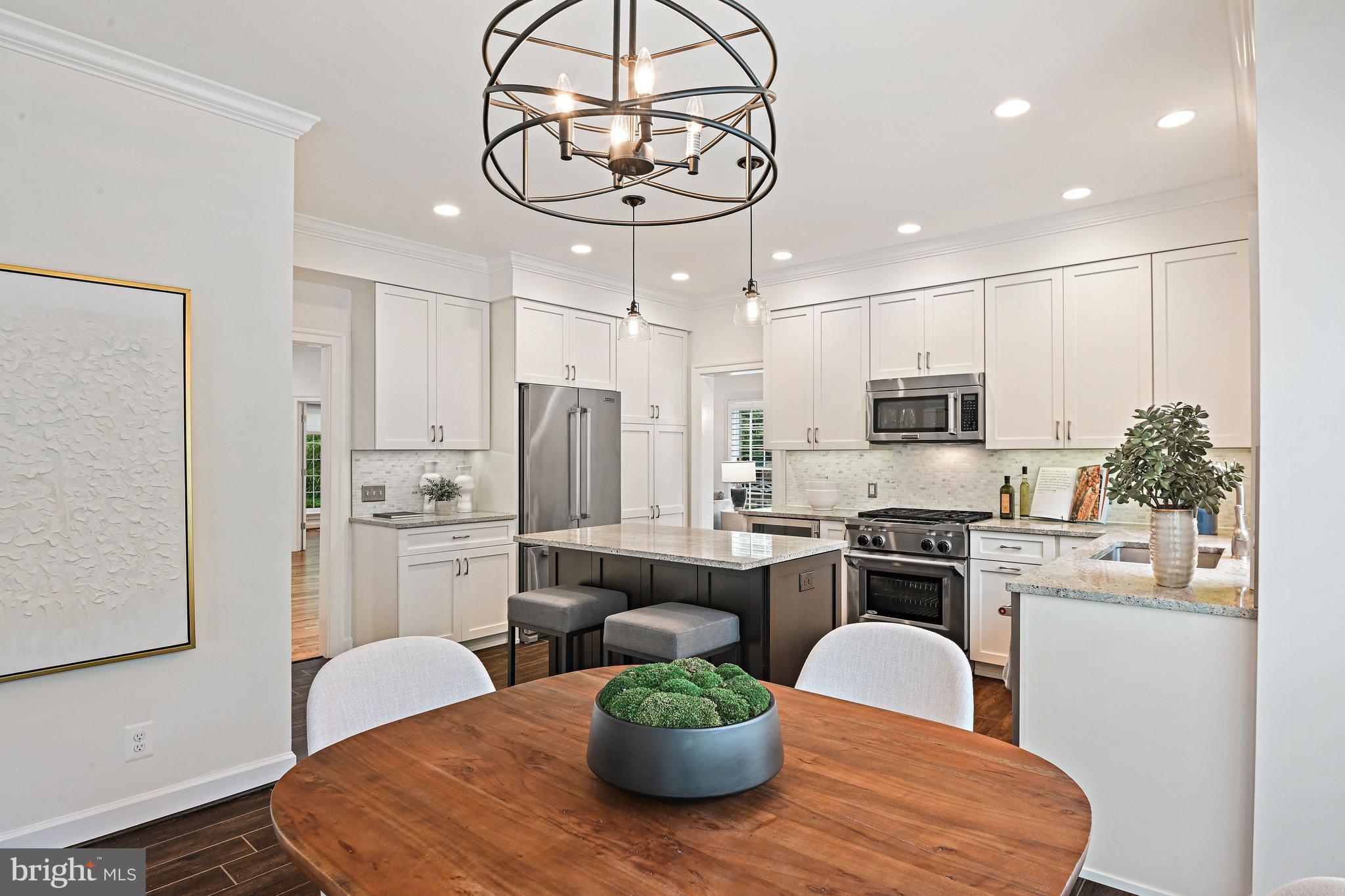 COURTHOUSE OAKS - Residential