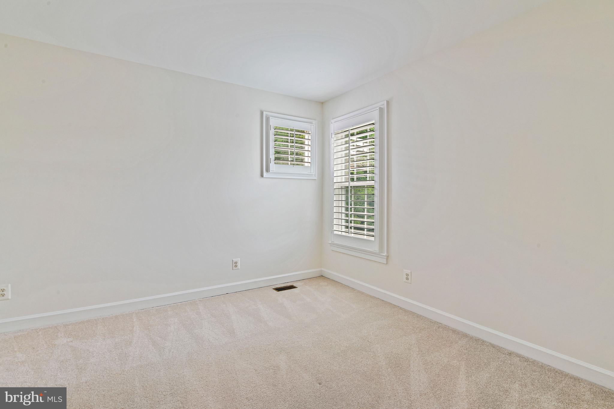 COURTHOUSE OAKS - Residential