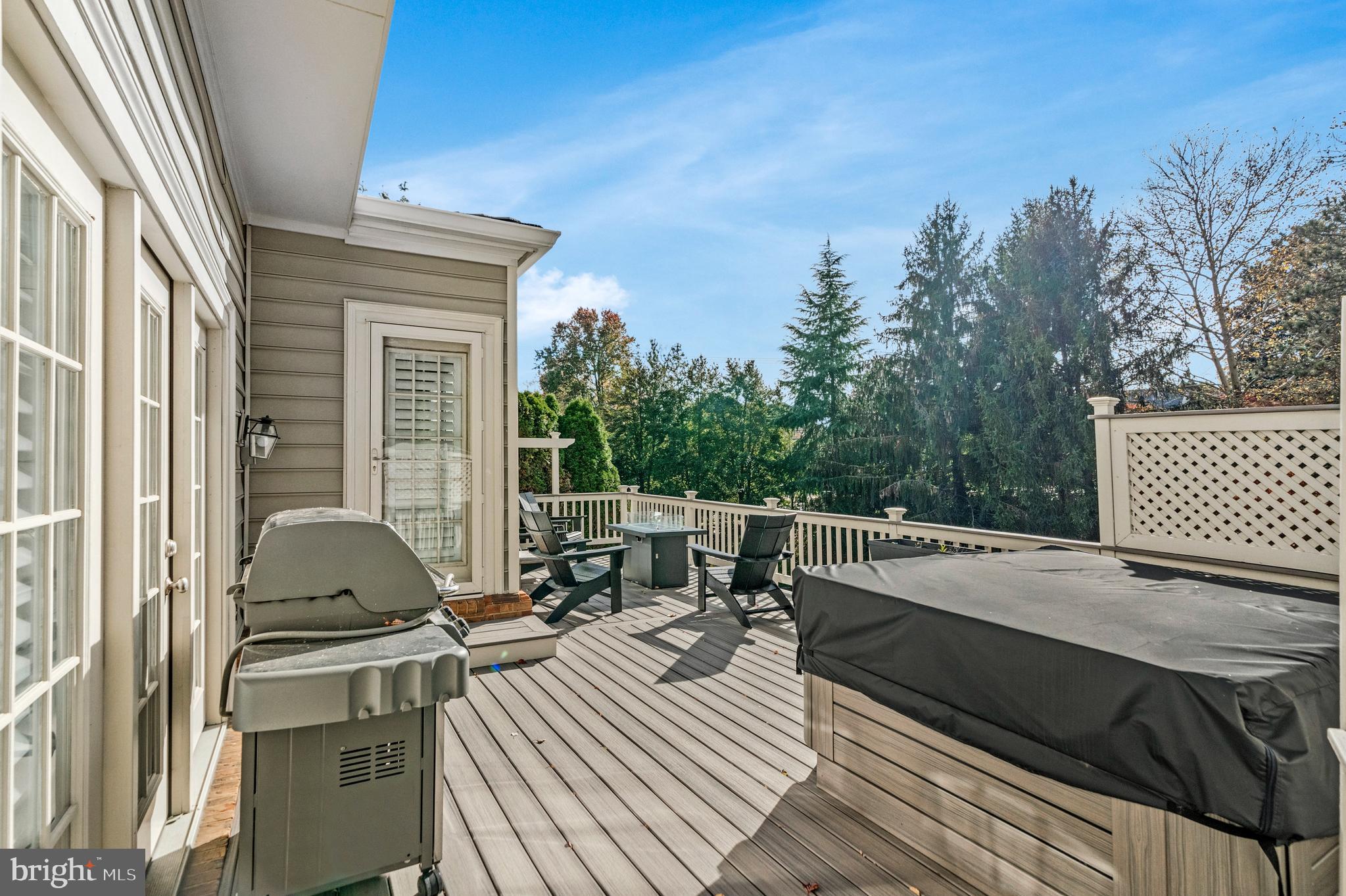 COURTHOUSE OAKS - Residential