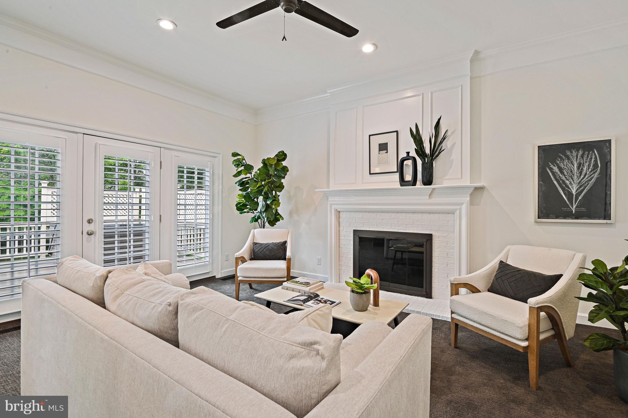 COURTHOUSE OAKS - Residential