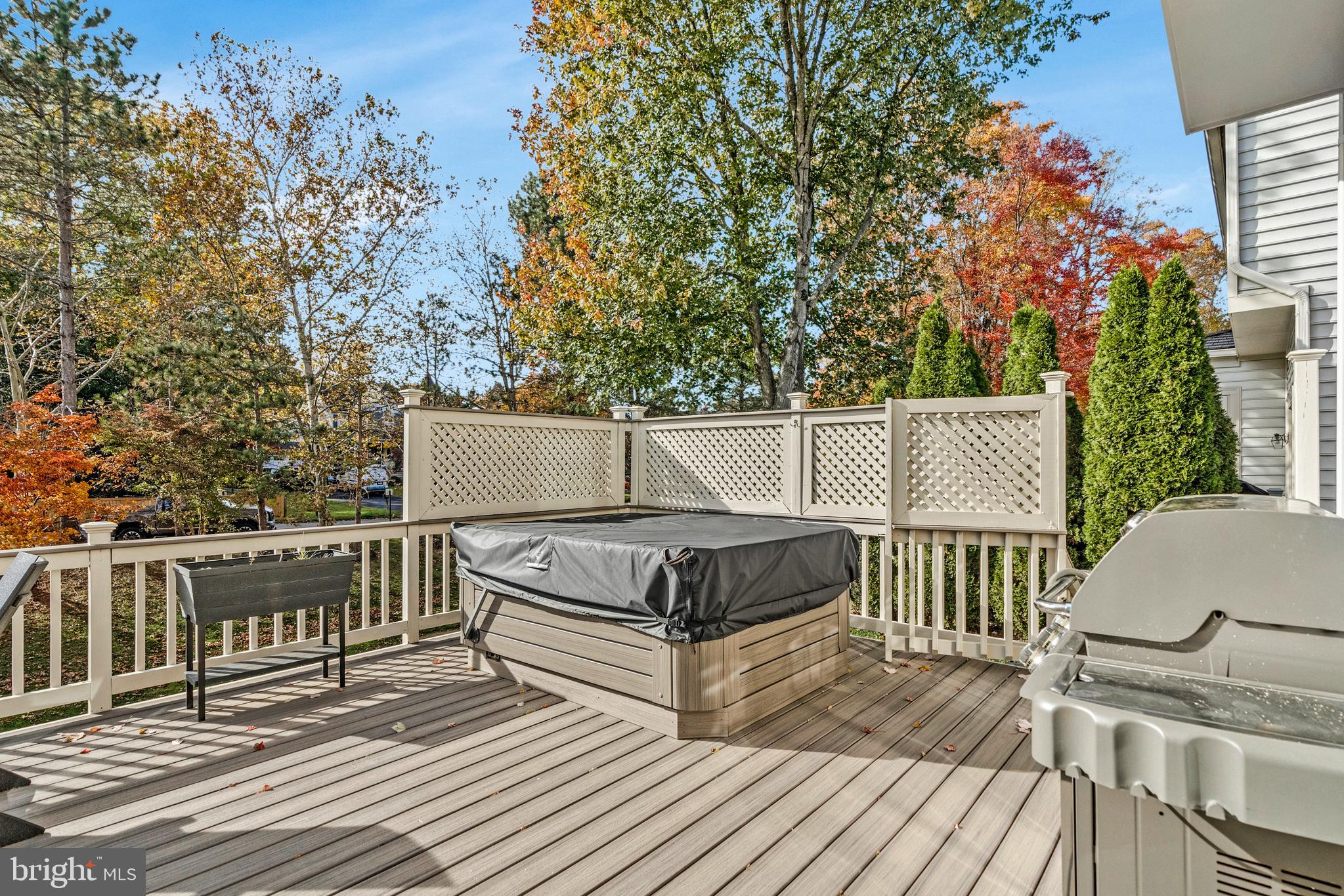 COURTHOUSE OAKS - Residential