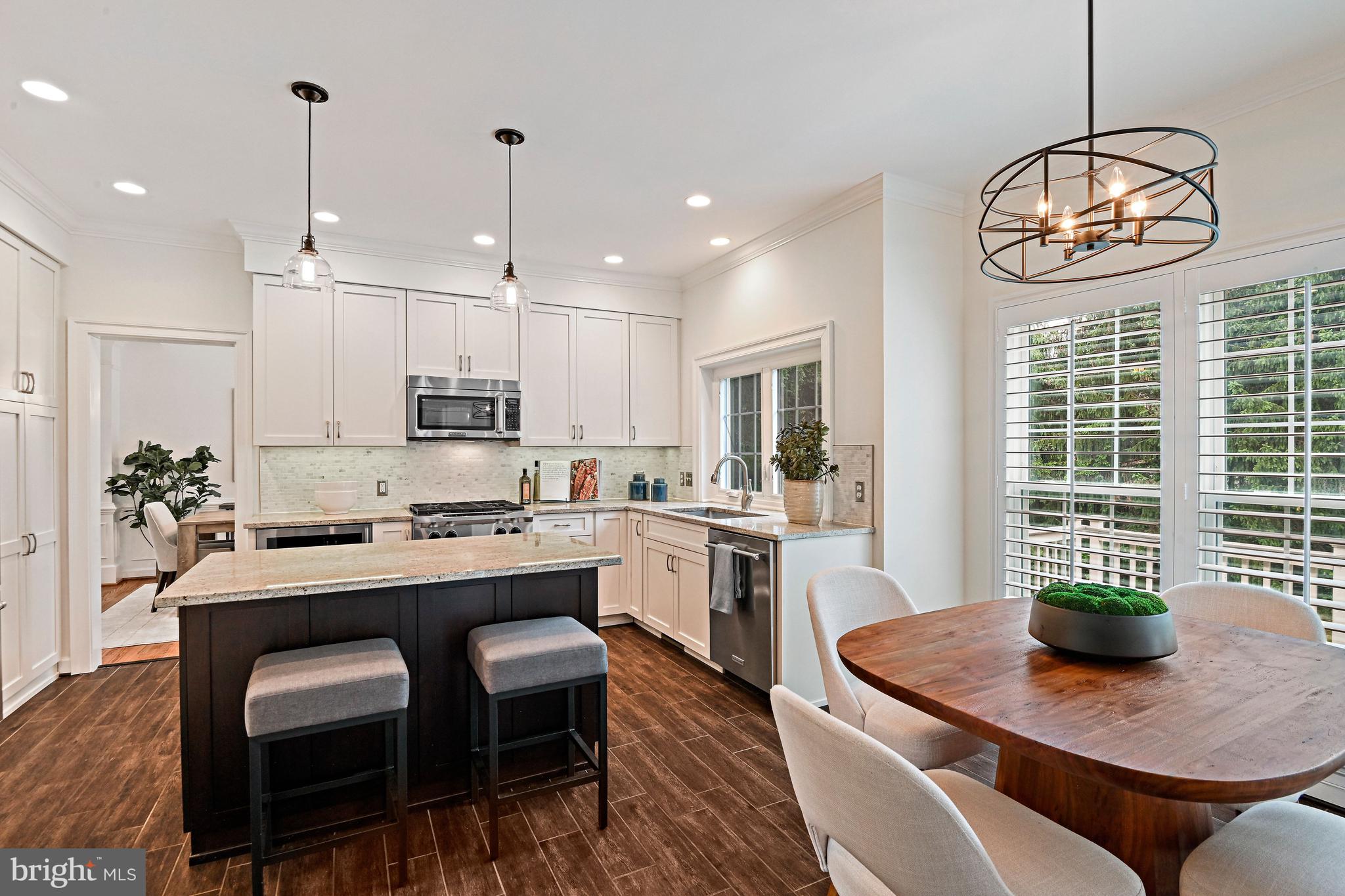 COURTHOUSE OAKS - Residential