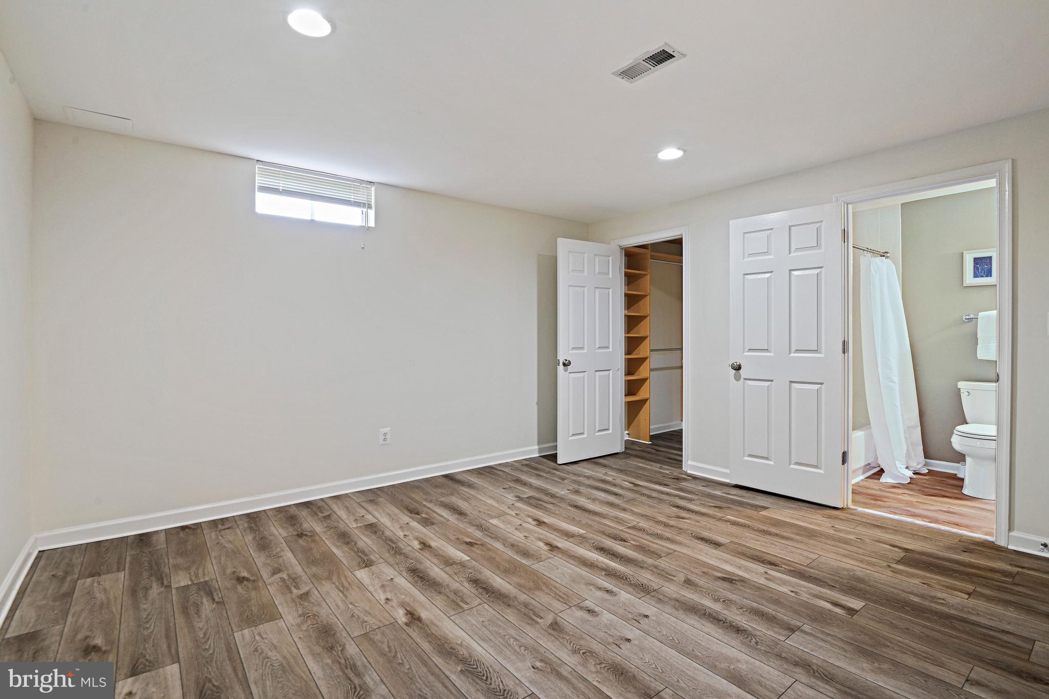 COURTHOUSE OAKS - Residential