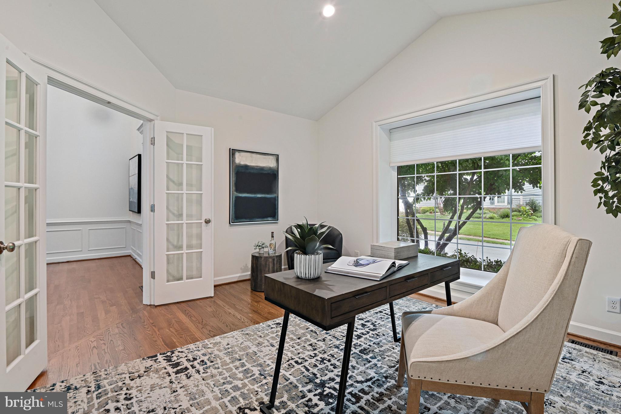 COURTHOUSE OAKS - Residential