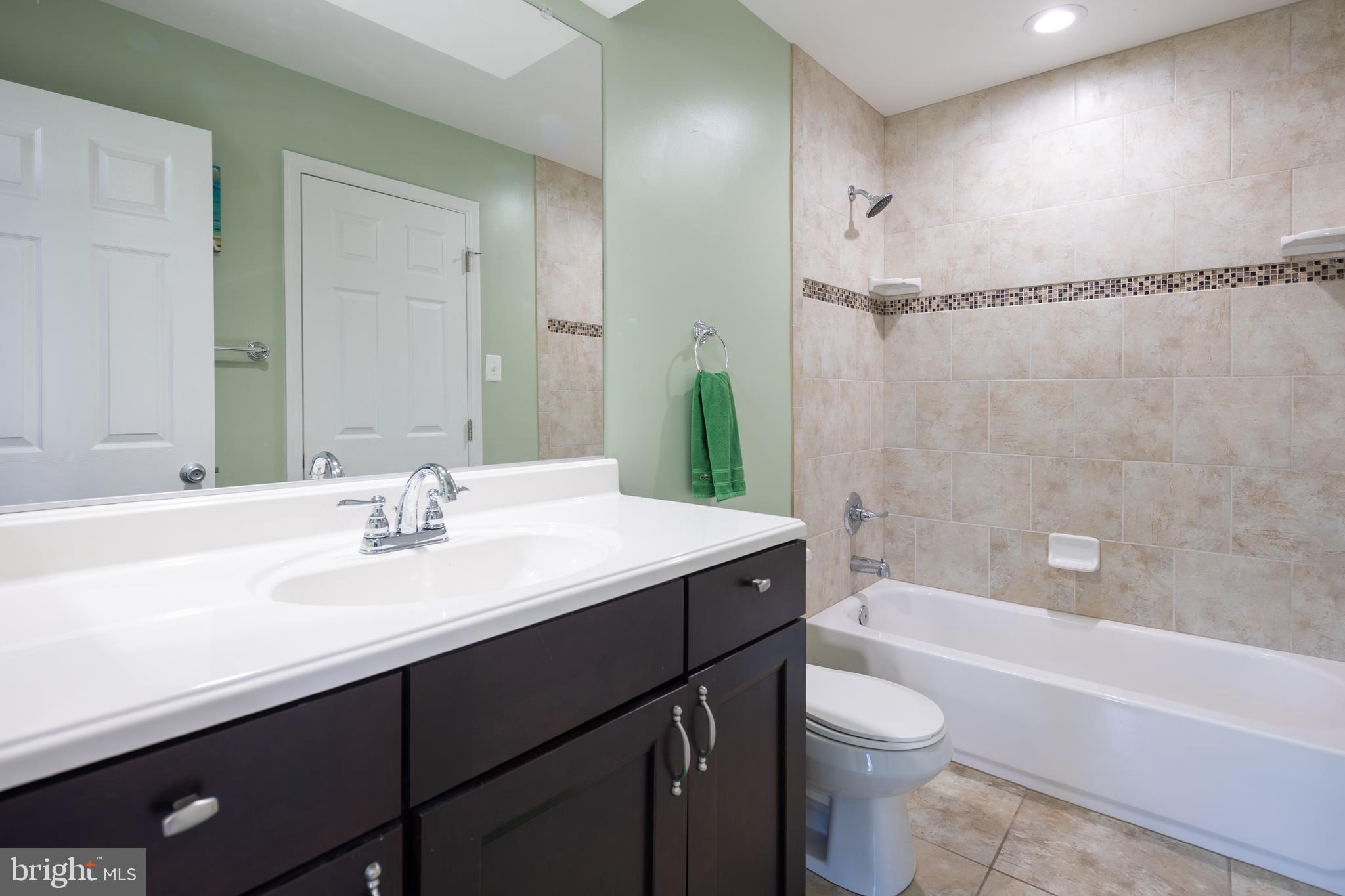 CONSTANT FRIENDSHIP - Residential Lease