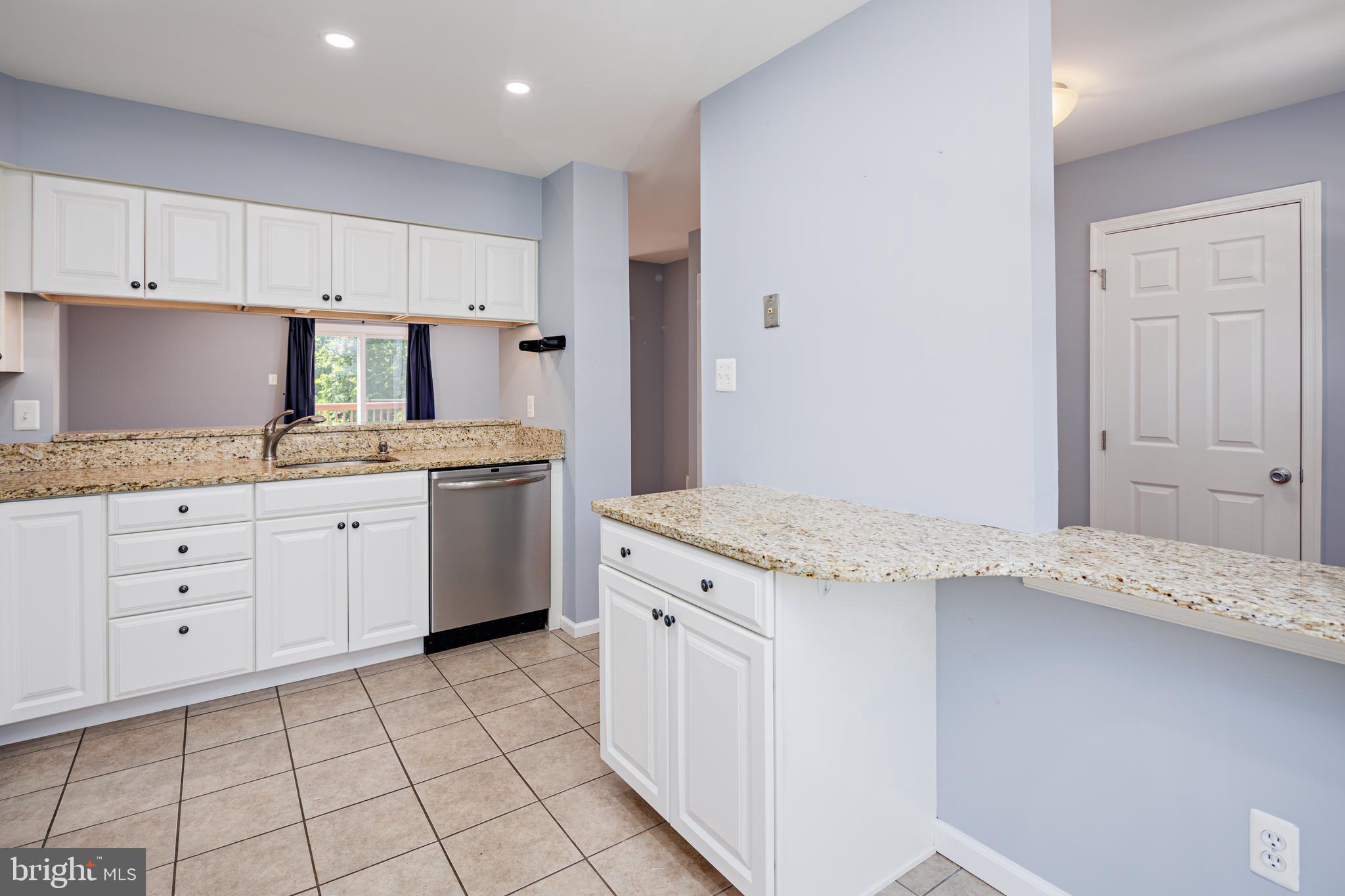 CONSTANT FRIENDSHIP - Residential Lease