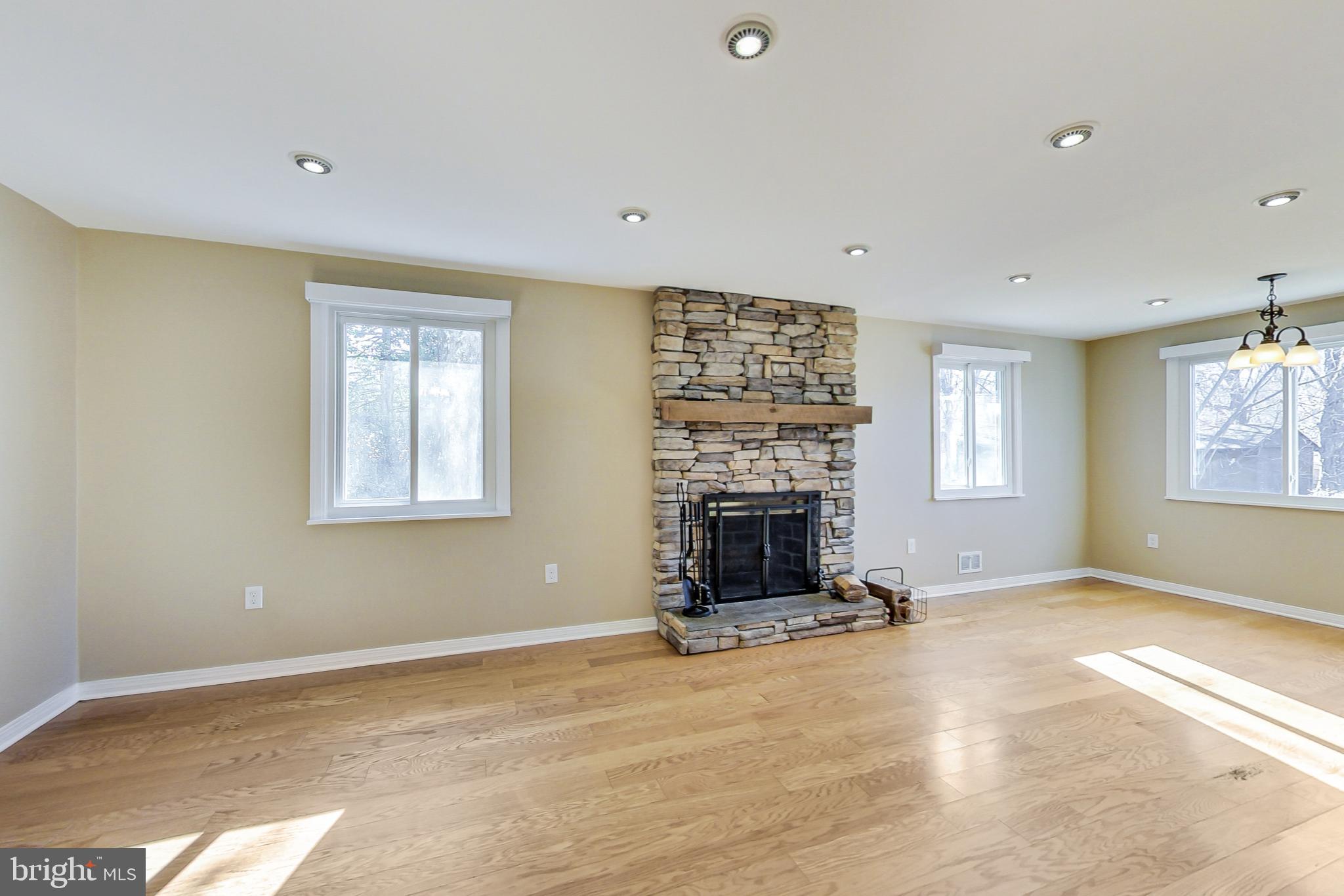 KENSINGTON KNOLLS - Residential