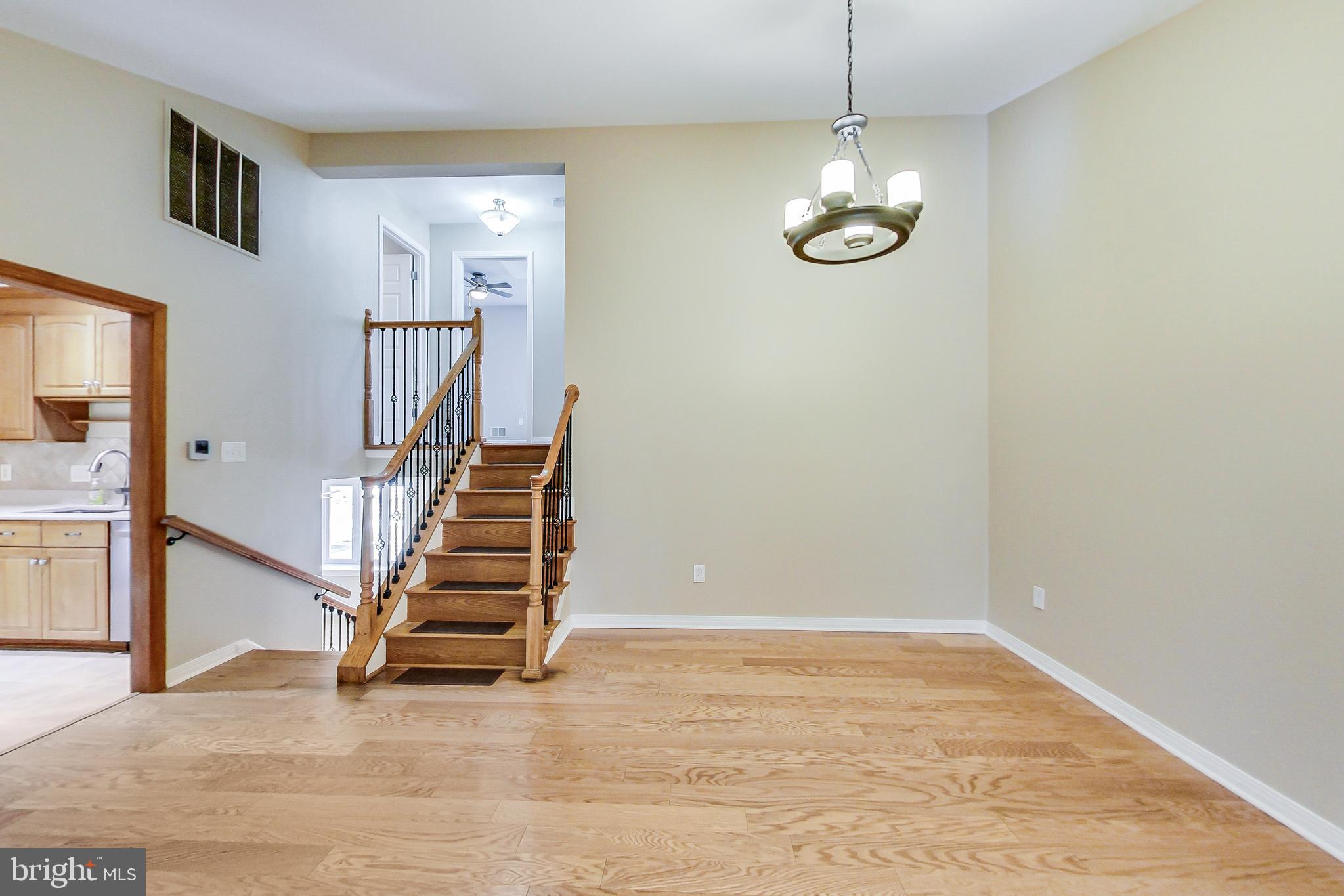 KENSINGTON KNOLLS - Residential
