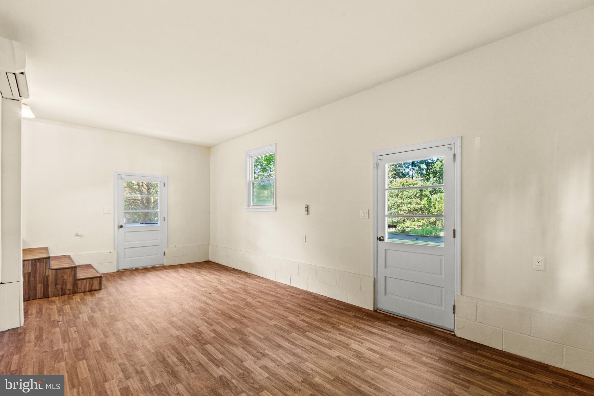 BAREFOOT ACRES - Residential