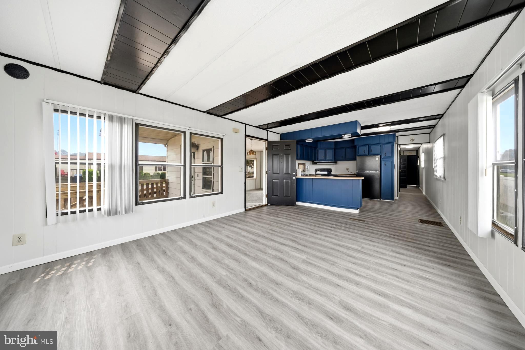 HUB COURT WEST - Residential