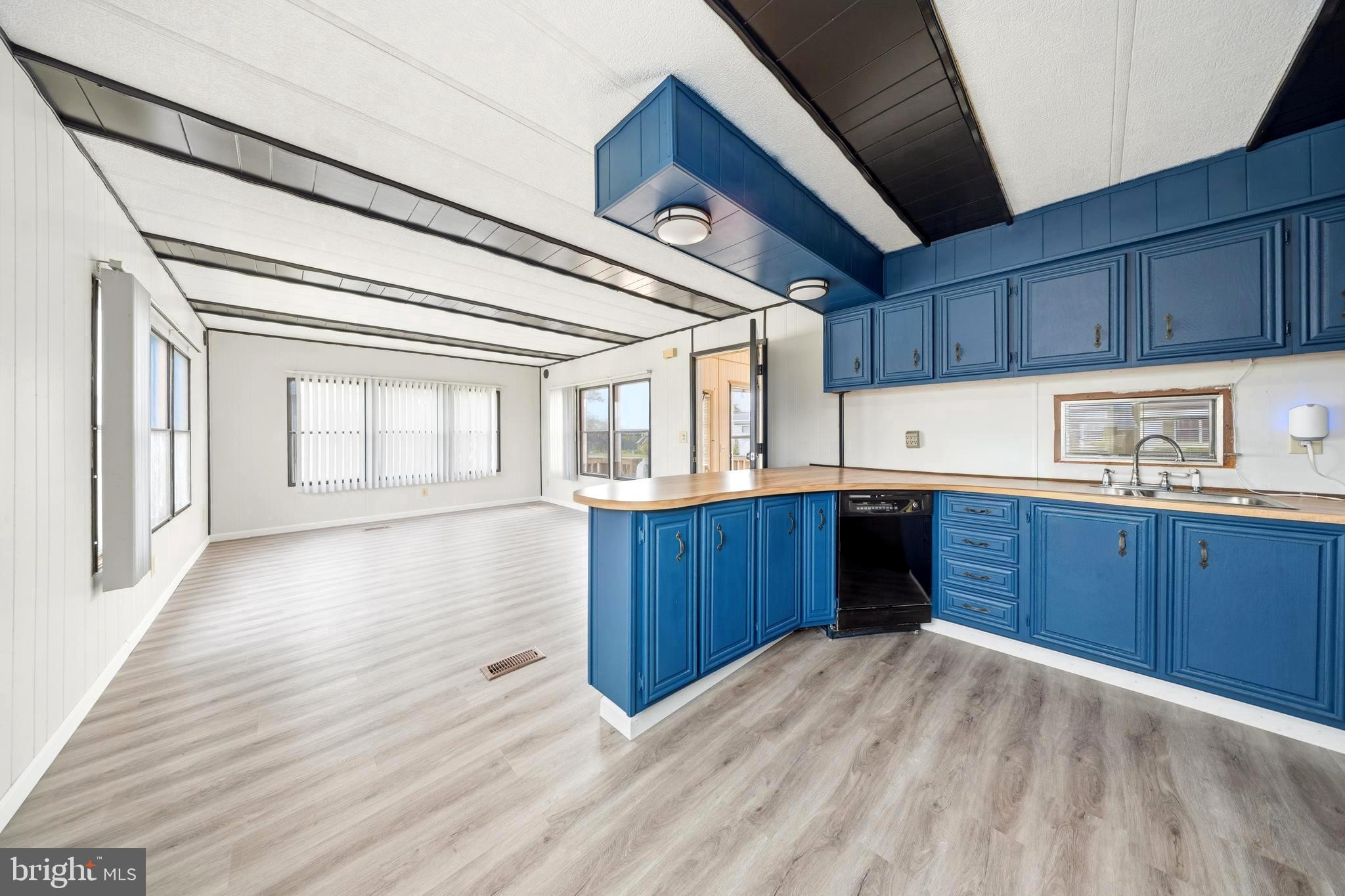HUB COURT WEST - Residential