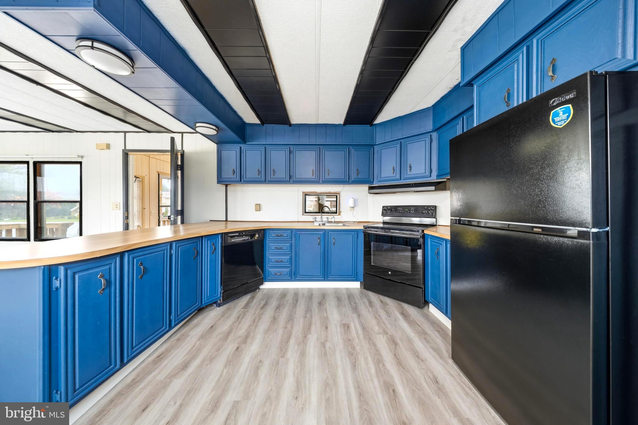 HUB COURT WEST - Residential