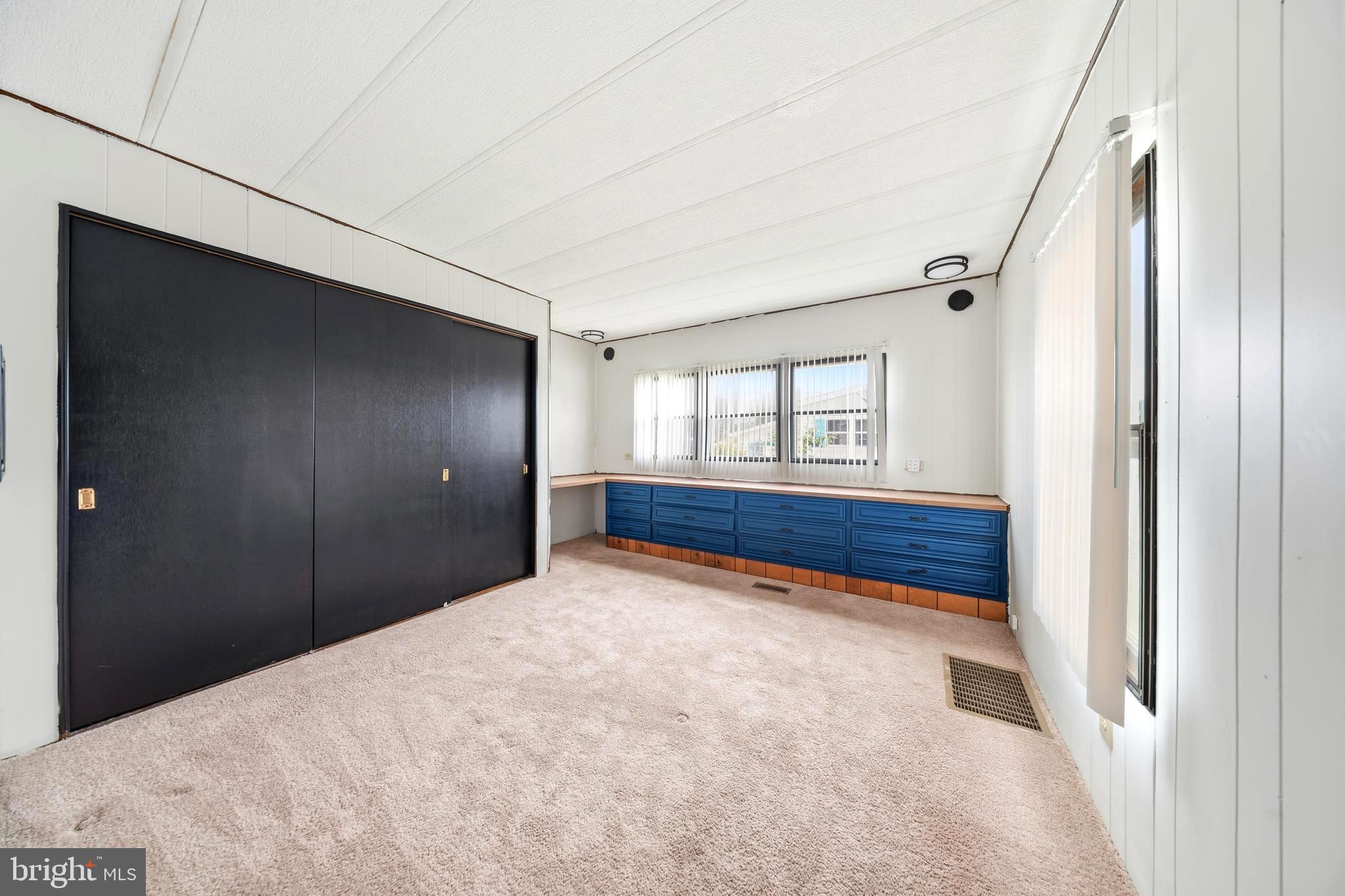 HUB COURT WEST - Residential