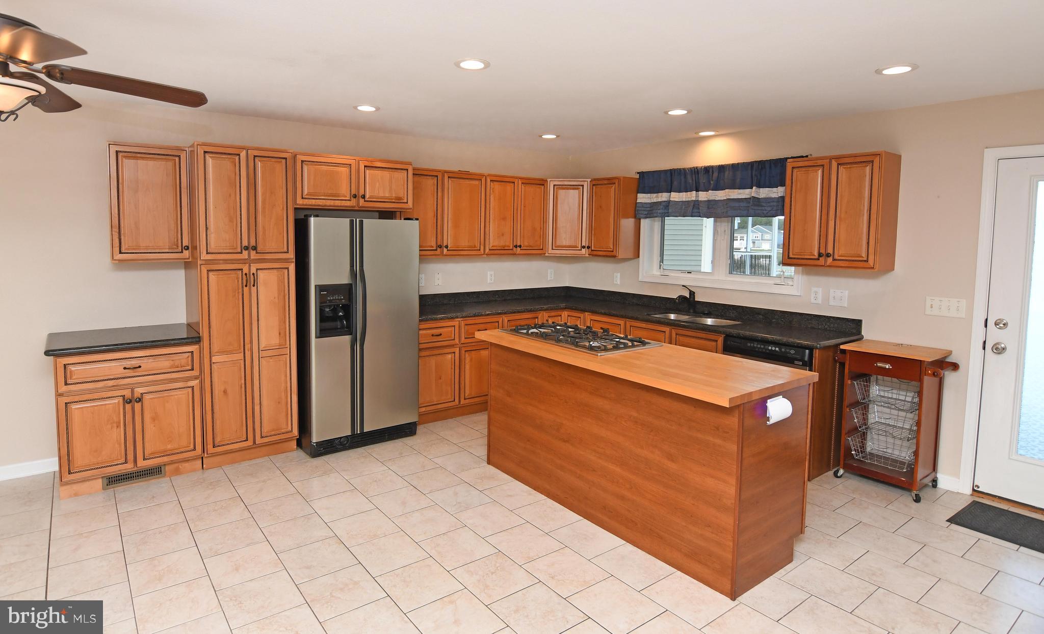 CAPTAIN'S COVE - Residential