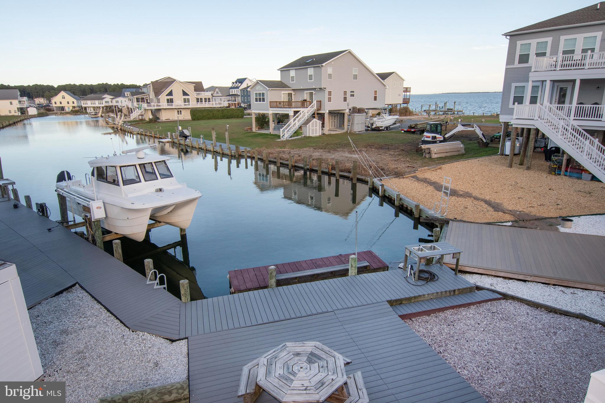 CAPTAIN'S COVE - Residential
