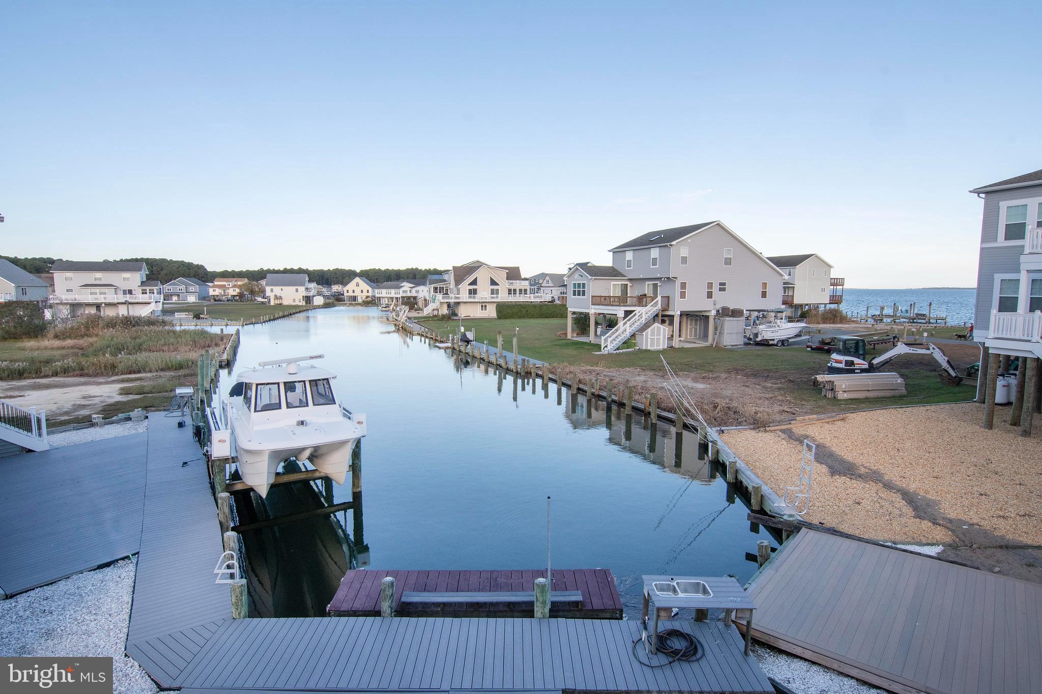 CAPTAIN'S COVE - Residential