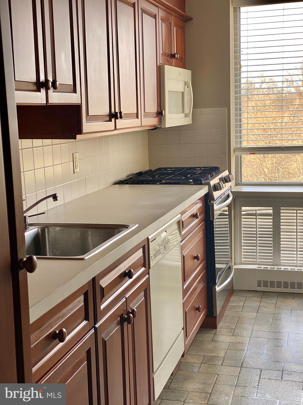 HIGHLANDS - Residential Lease
