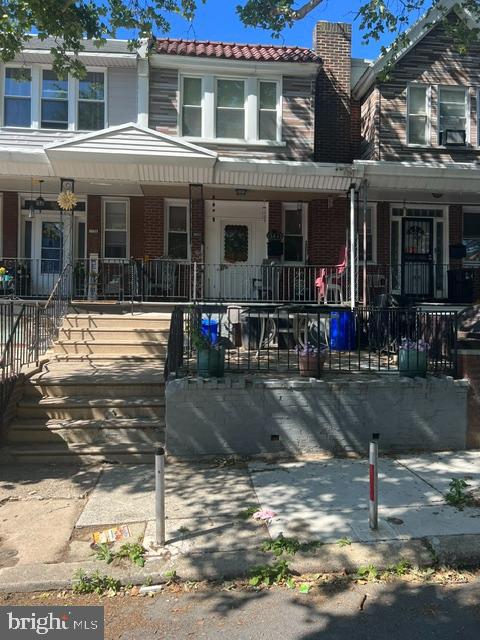 Two story 3-bedroom row home. This home needs updating throughout and is being sold "AS-IS"! First floor has living room, dining room and eat-in kitchen. Second floor has 3 bedrooms and a hall bathroom with skylight. Attached one car garage. Large front patio. Seller is looking for a cash offer.