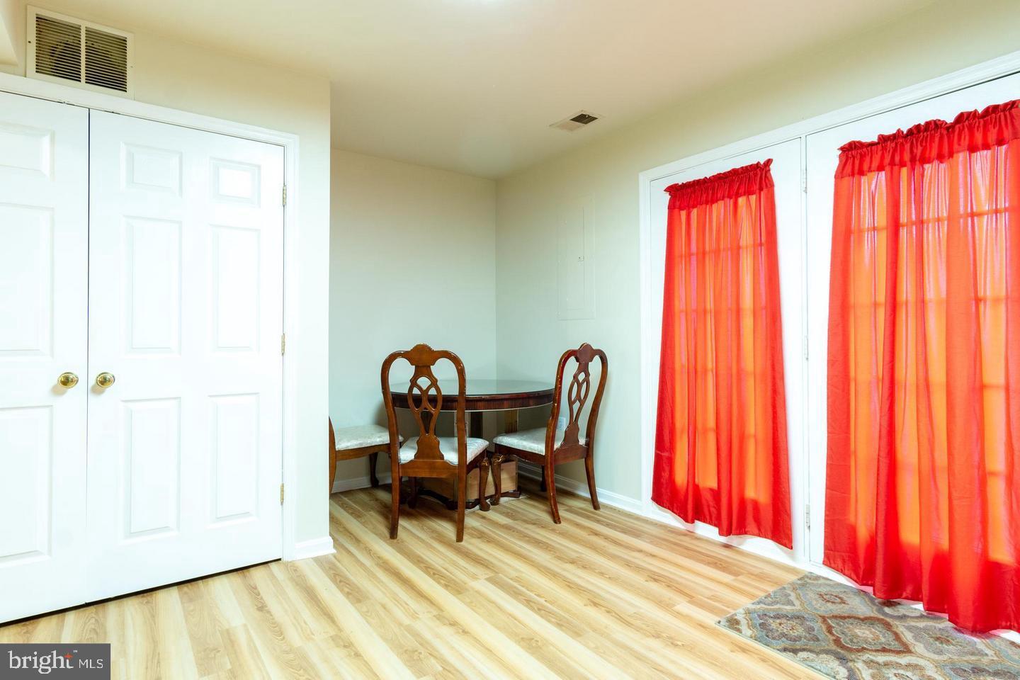 RIVER CREST - Residential Lease