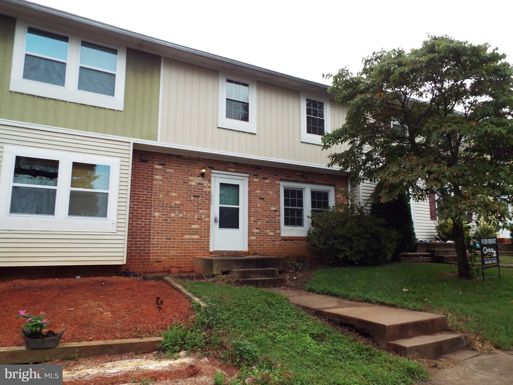 Nice 3 level Townhouse in popular area of Culpeper, near schools, shopping, hospital, and Rt. 29.  New paint and many other improvements make this a most desirable rental.