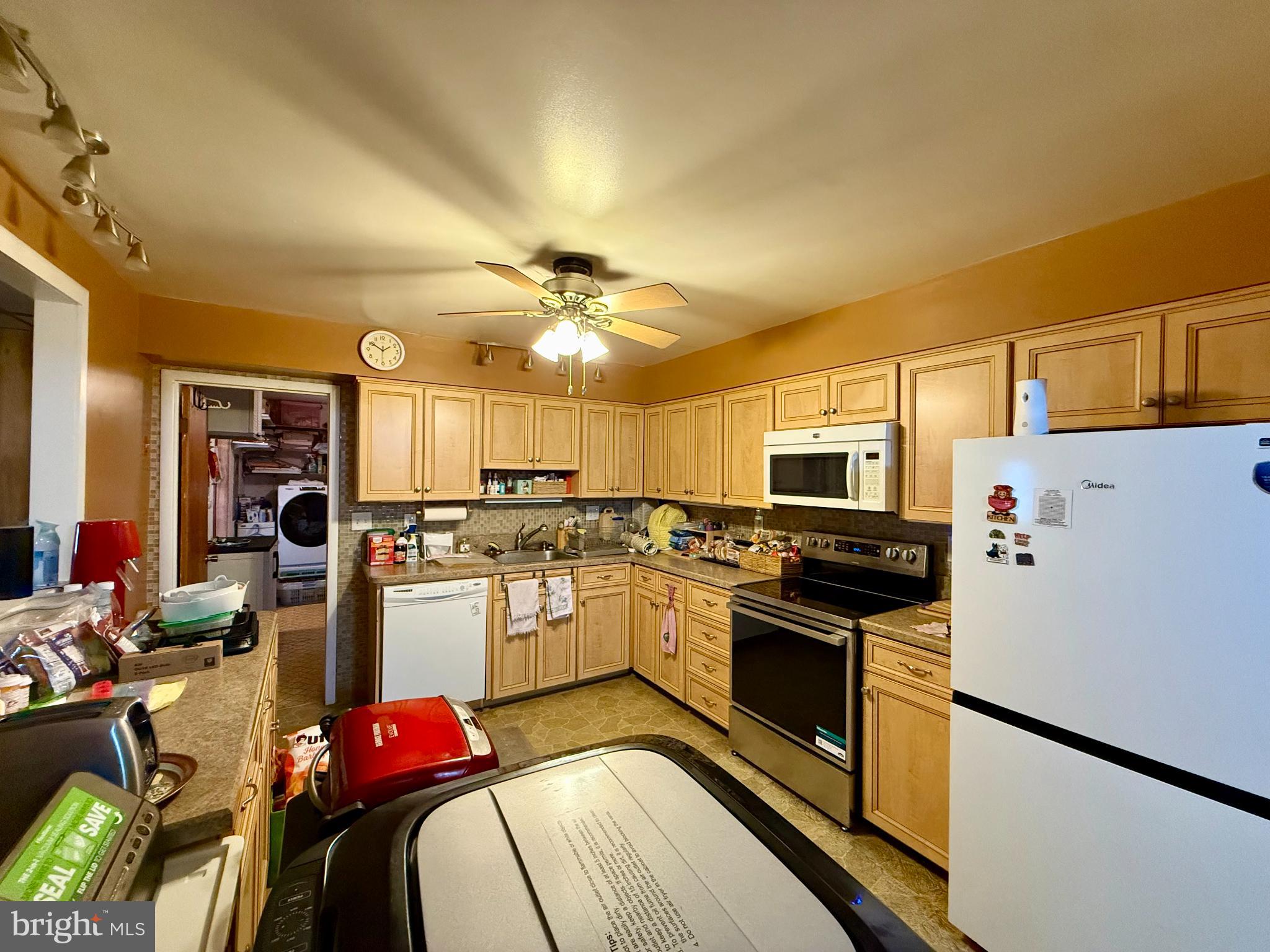 GOLDEN BEACH - Residential