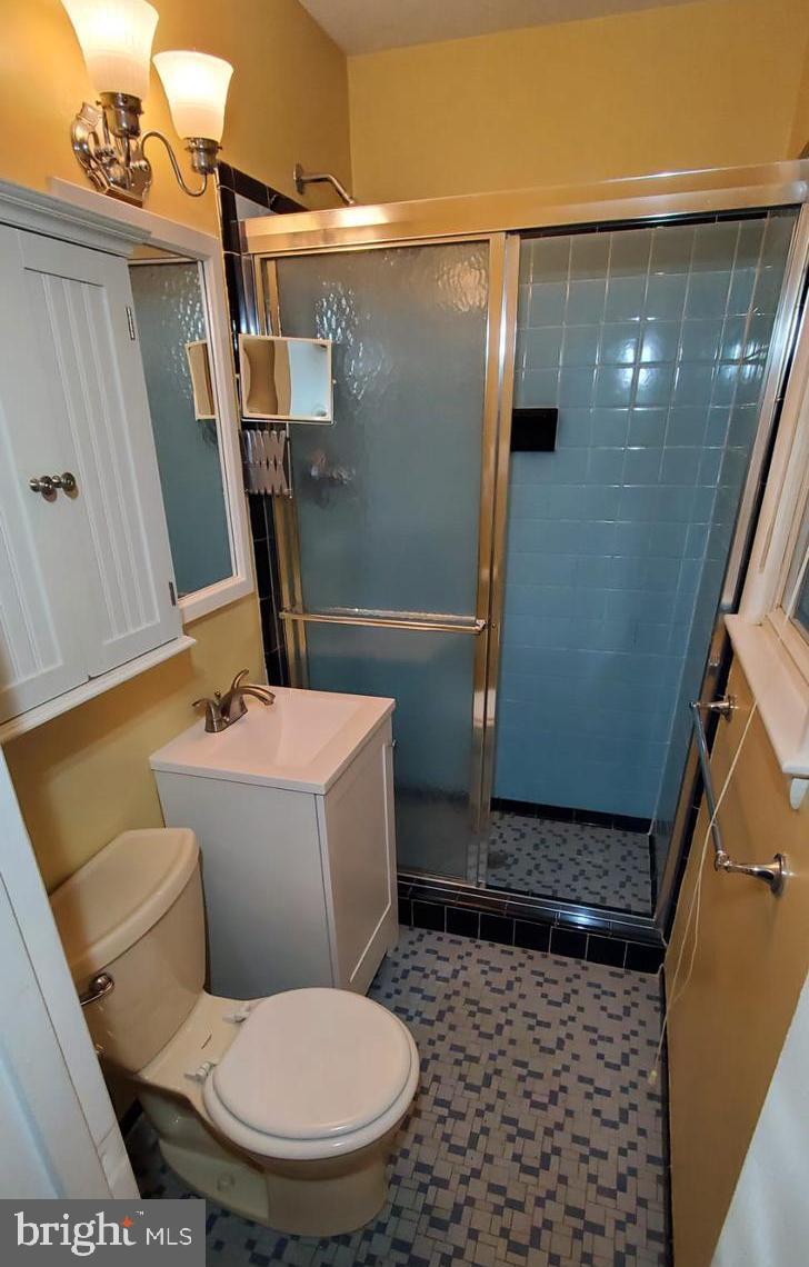 VIENNA WOODS - Residential Lease