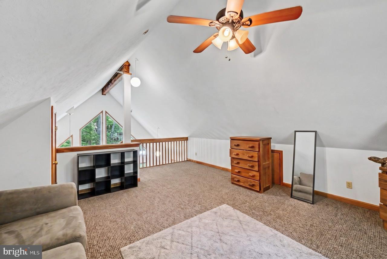 HOLIDAY POCONO - Residential