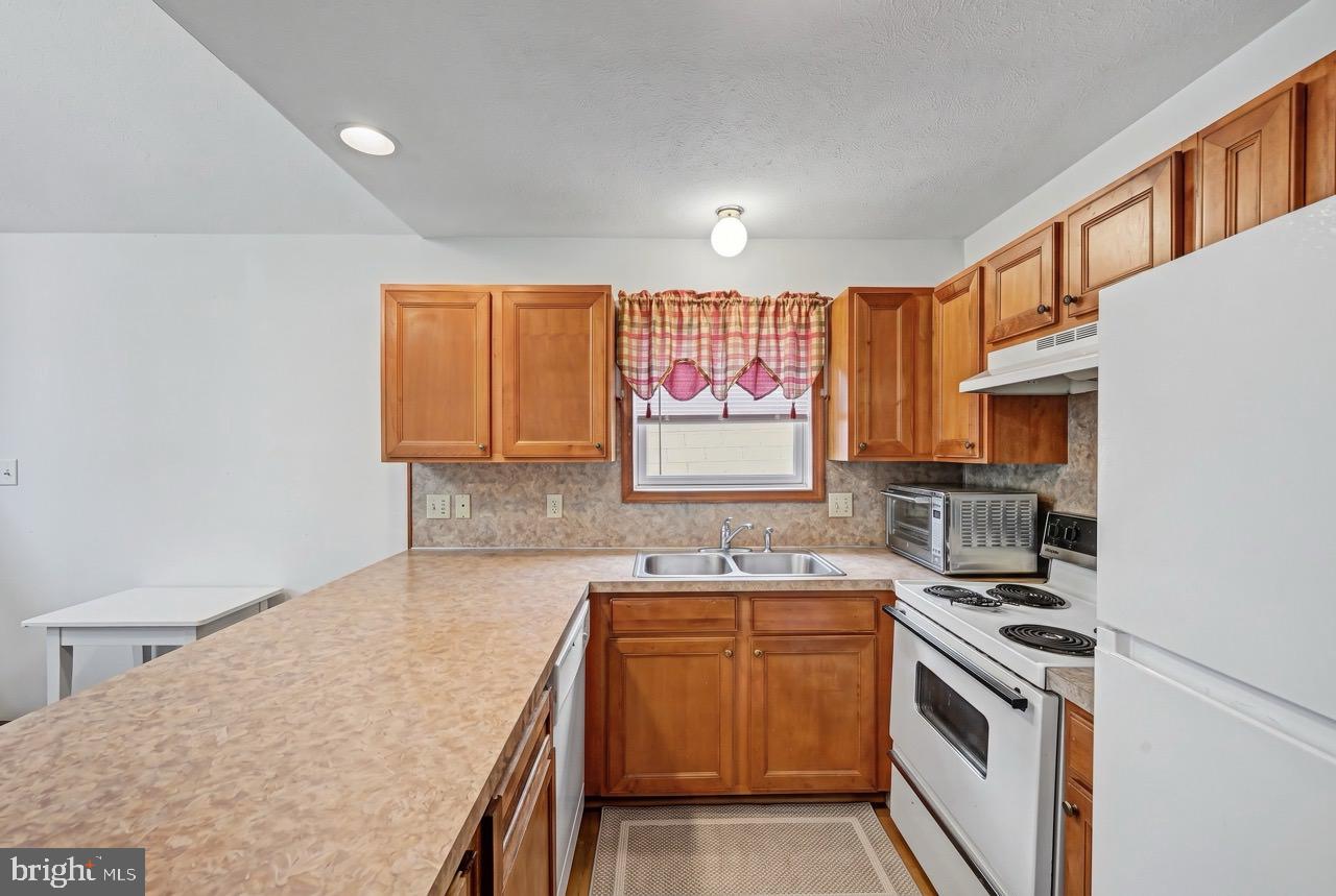 HOLIDAY POCONO - Residential