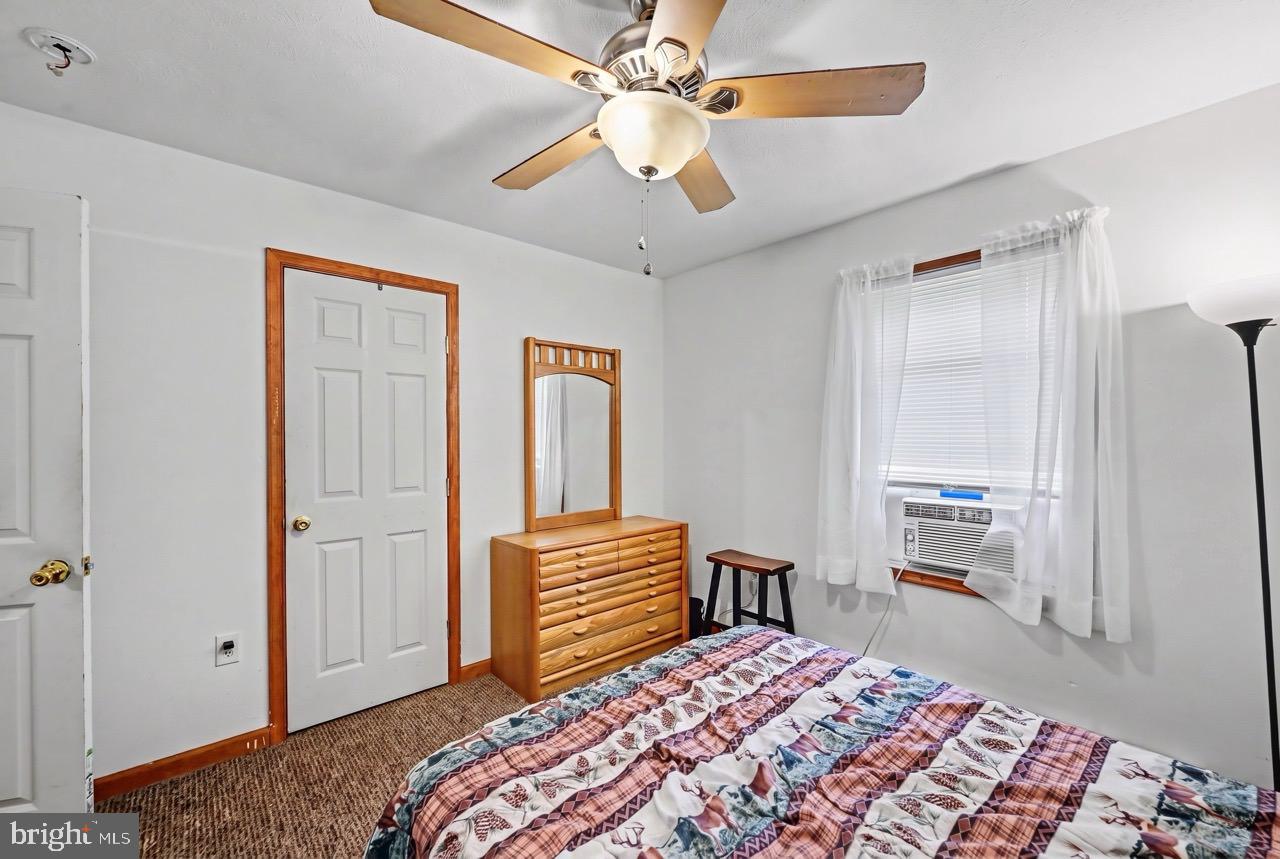 HOLIDAY POCONO - Residential