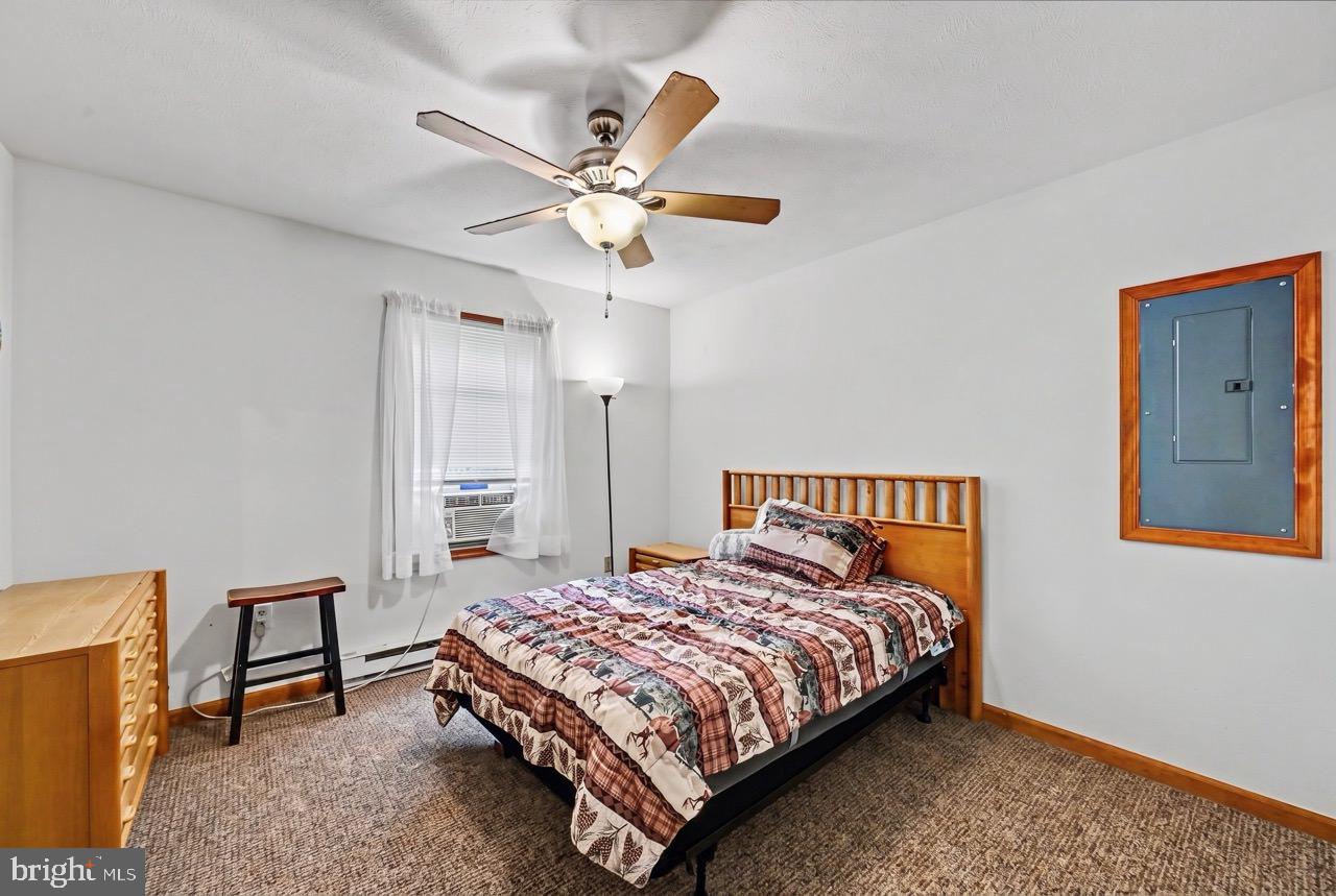 HOLIDAY POCONO - Residential