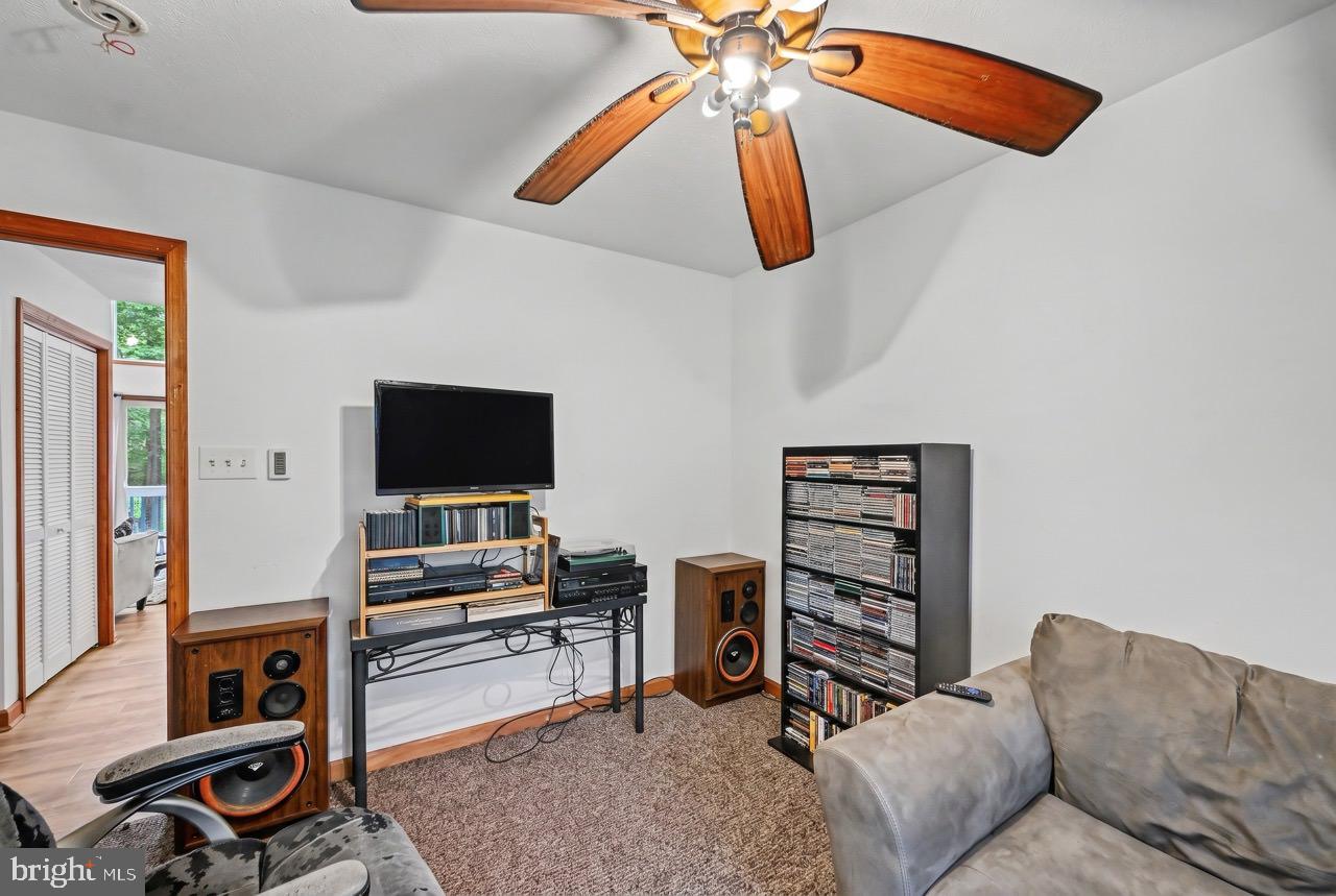 HOLIDAY POCONO - Residential