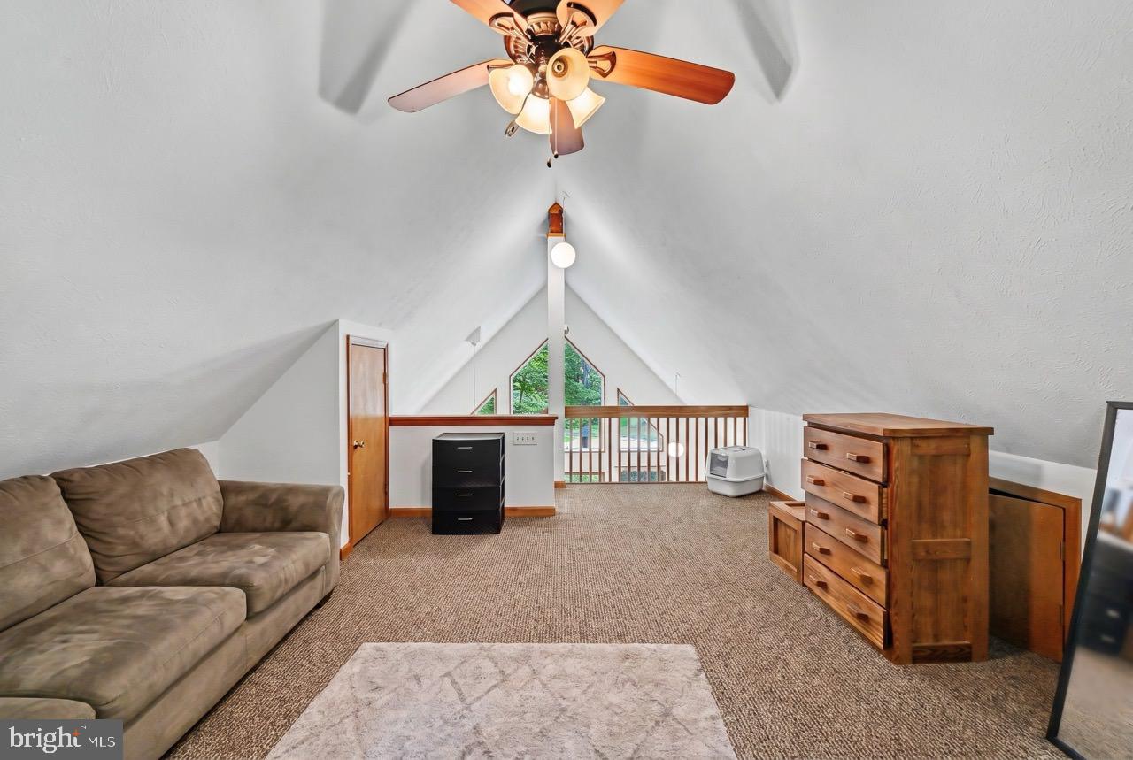 HOLIDAY POCONO - Residential