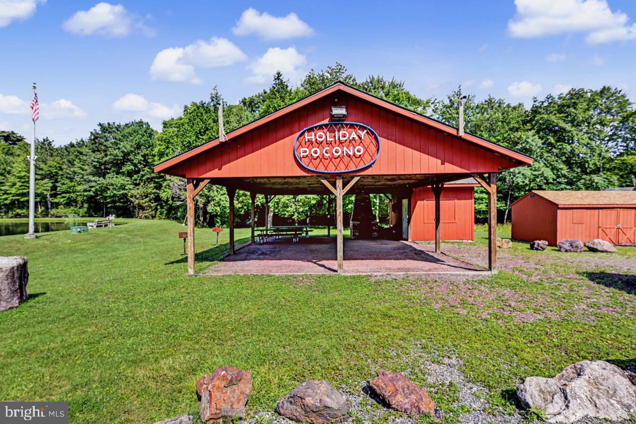 HOLIDAY POCONO - Residential
