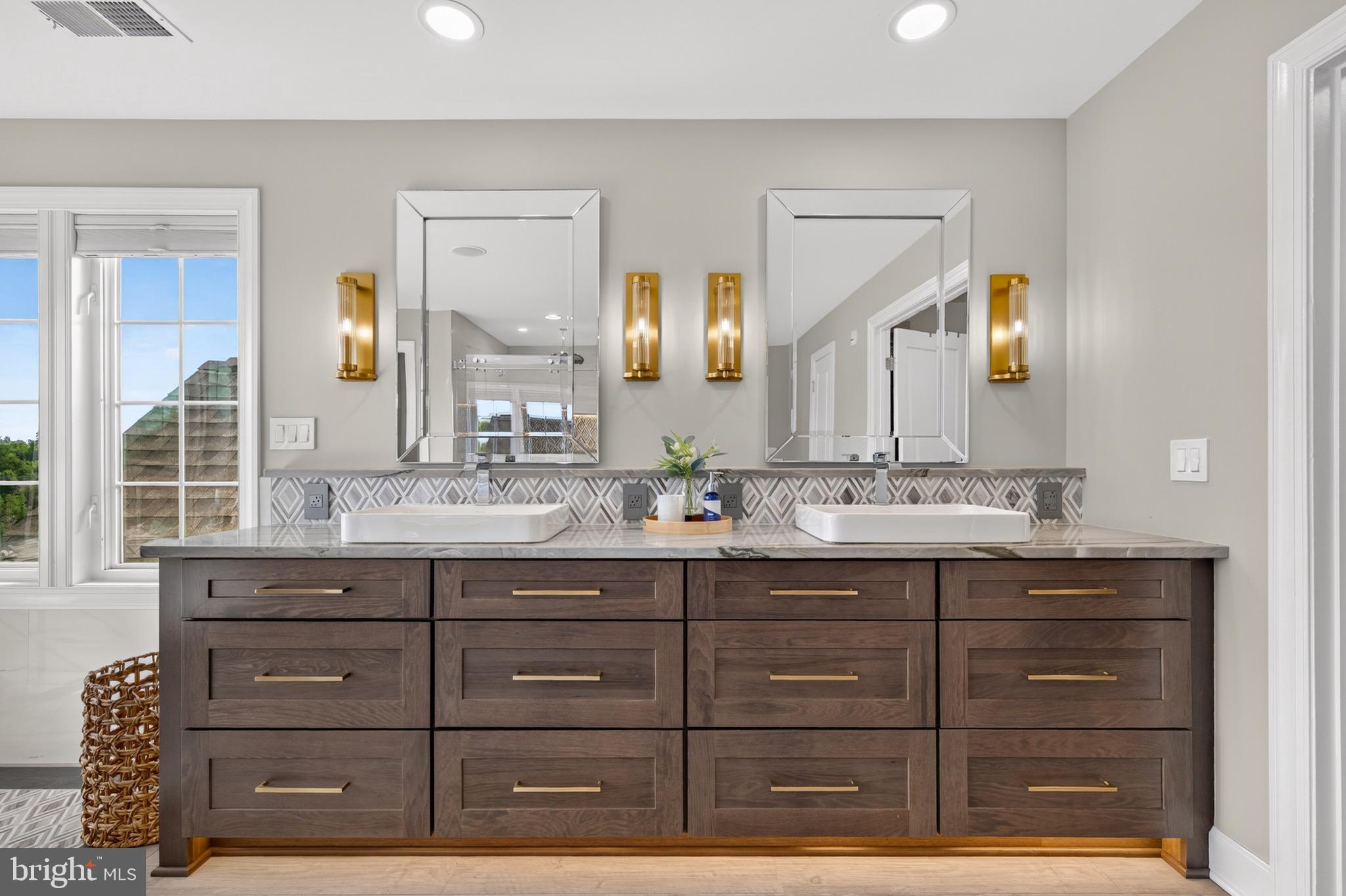 RED CEDAR - Residential