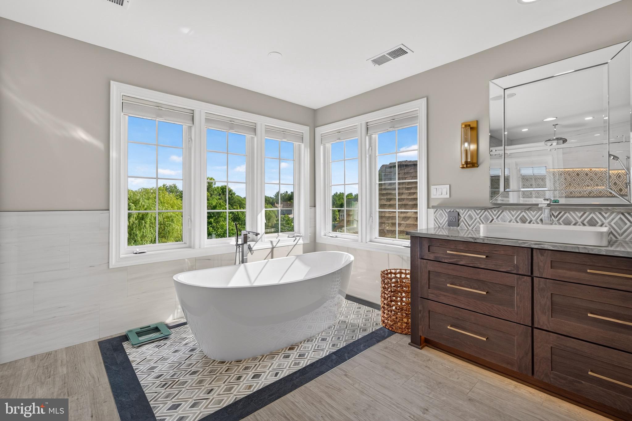 RED CEDAR - Residential