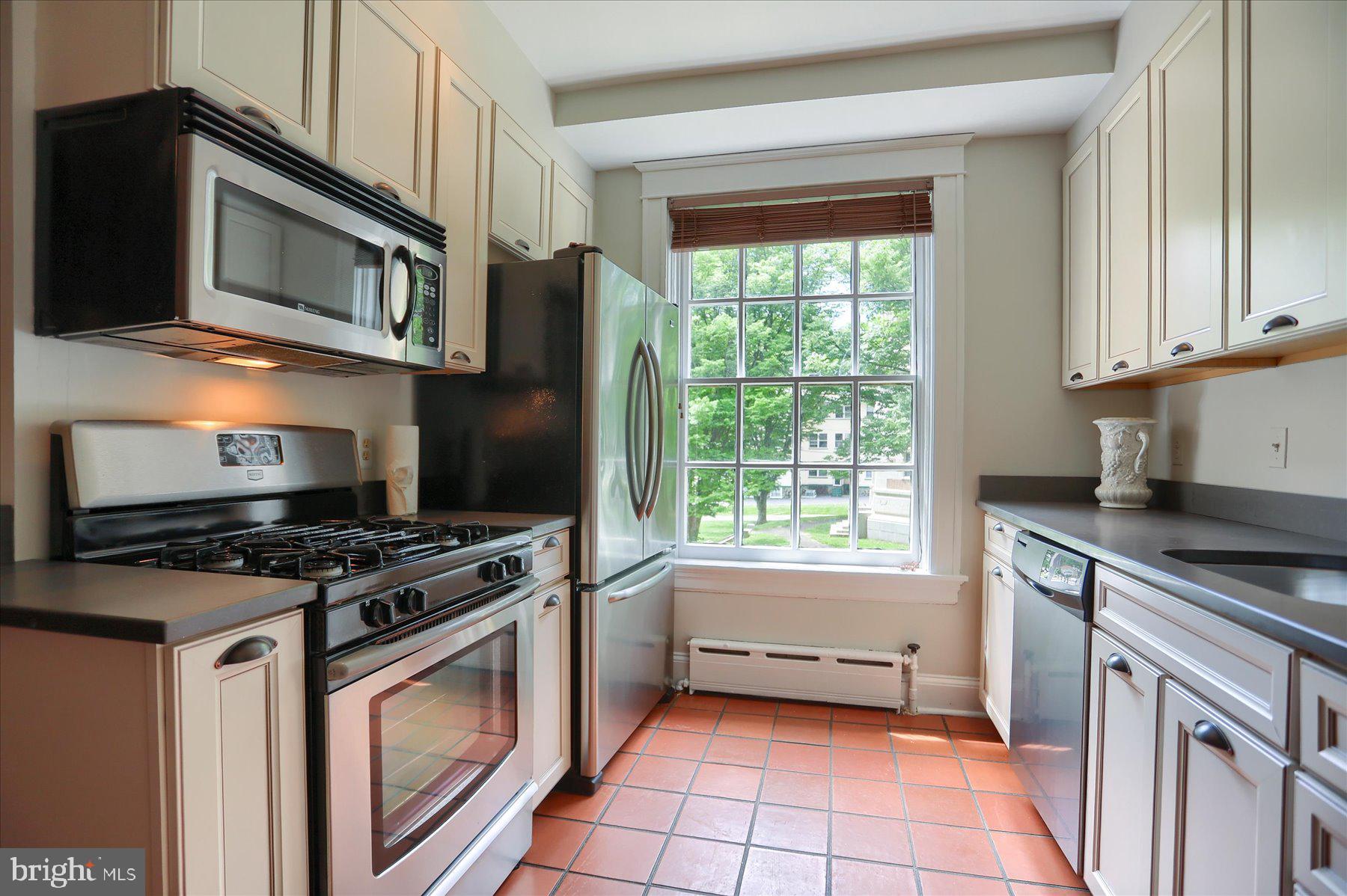 ROLAND PARK - Residential