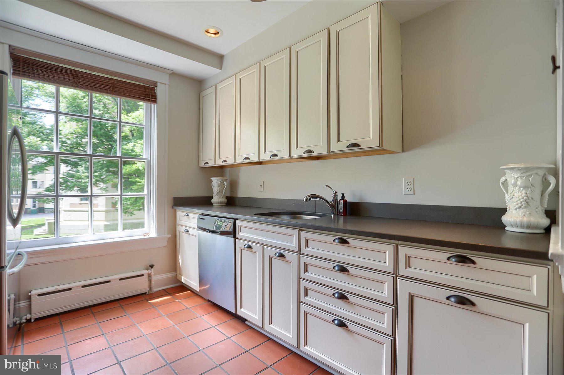 ROLAND PARK - Residential