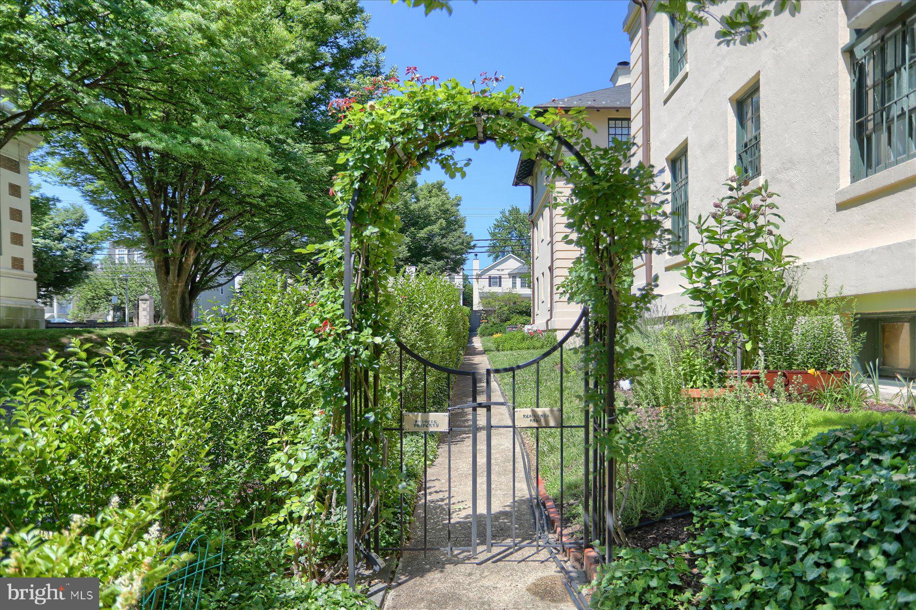 ROLAND PARK - Residential