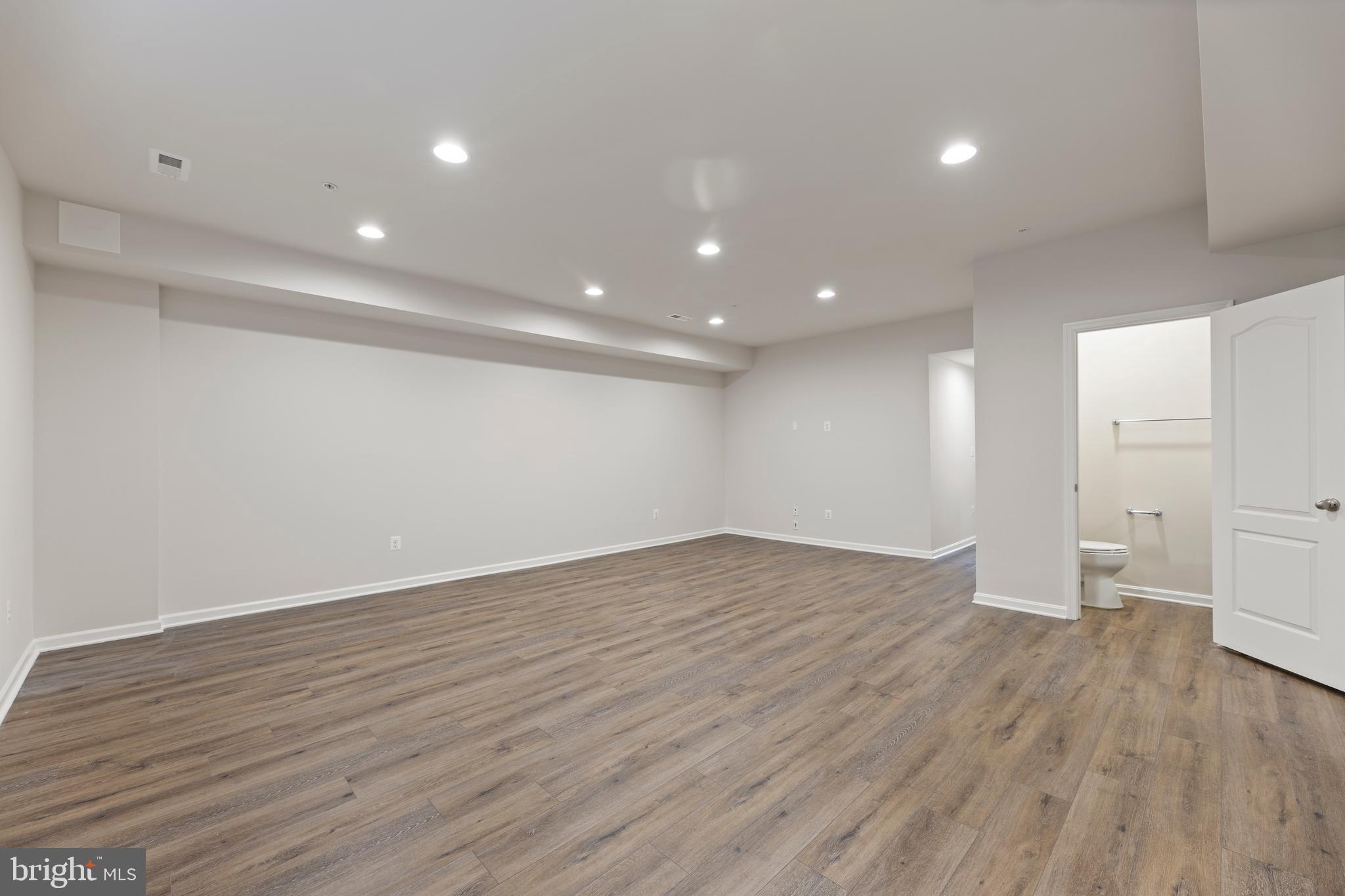 LAUREL OVERLOOK - Residential Lease