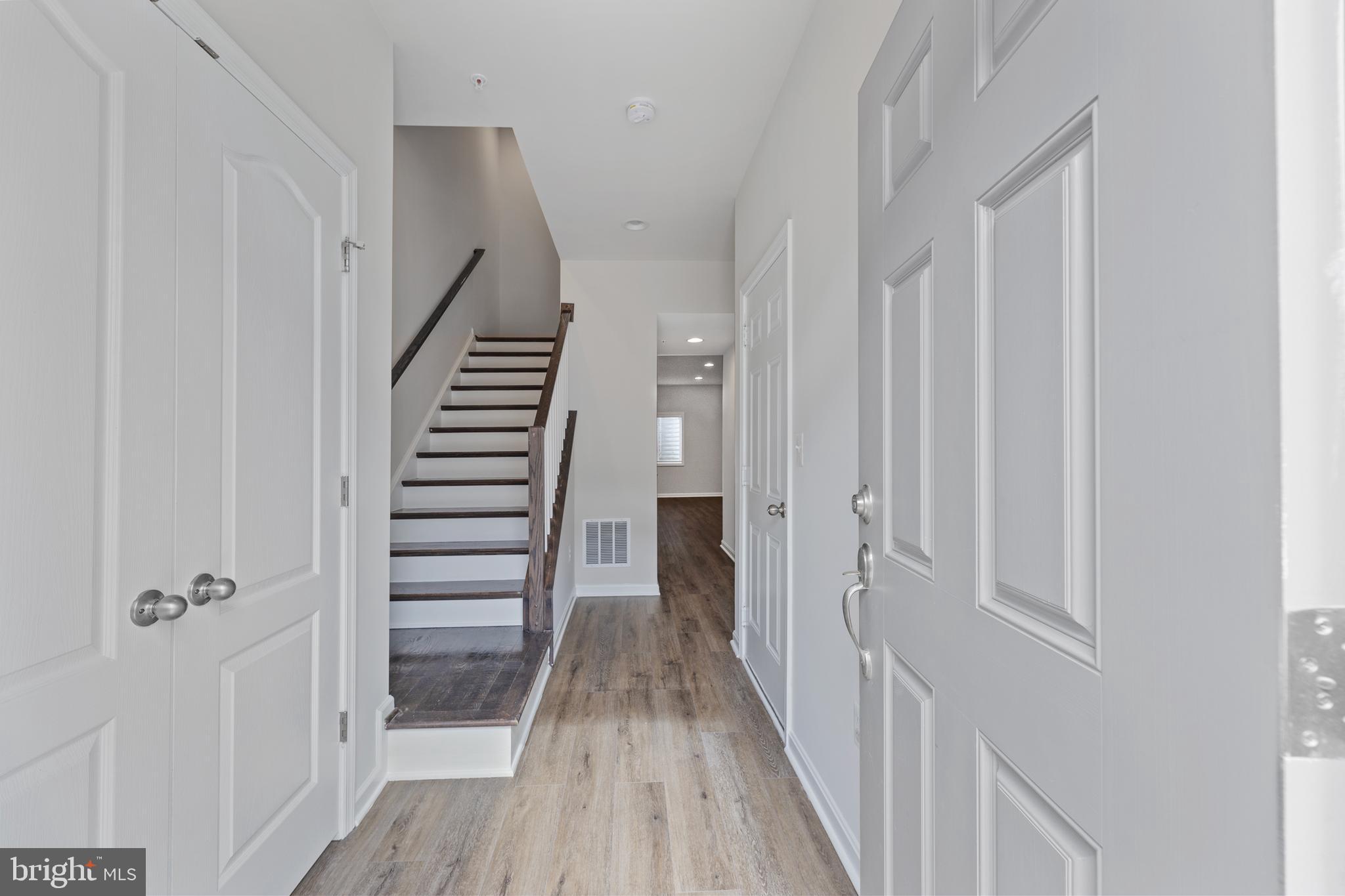 LAUREL OVERLOOK - Residential Lease