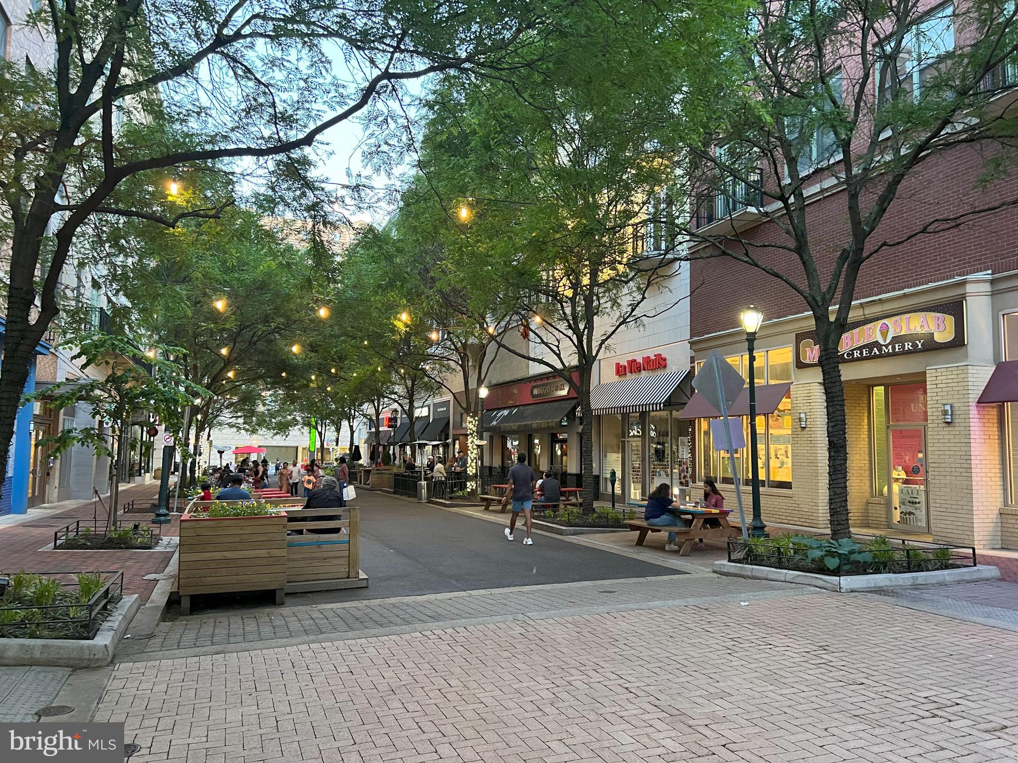 AMERICANA CENTRE - Residential