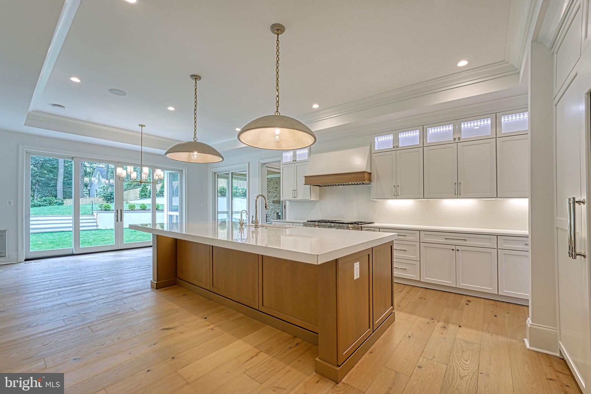 COUNTRY CLUB HILLS - Residential