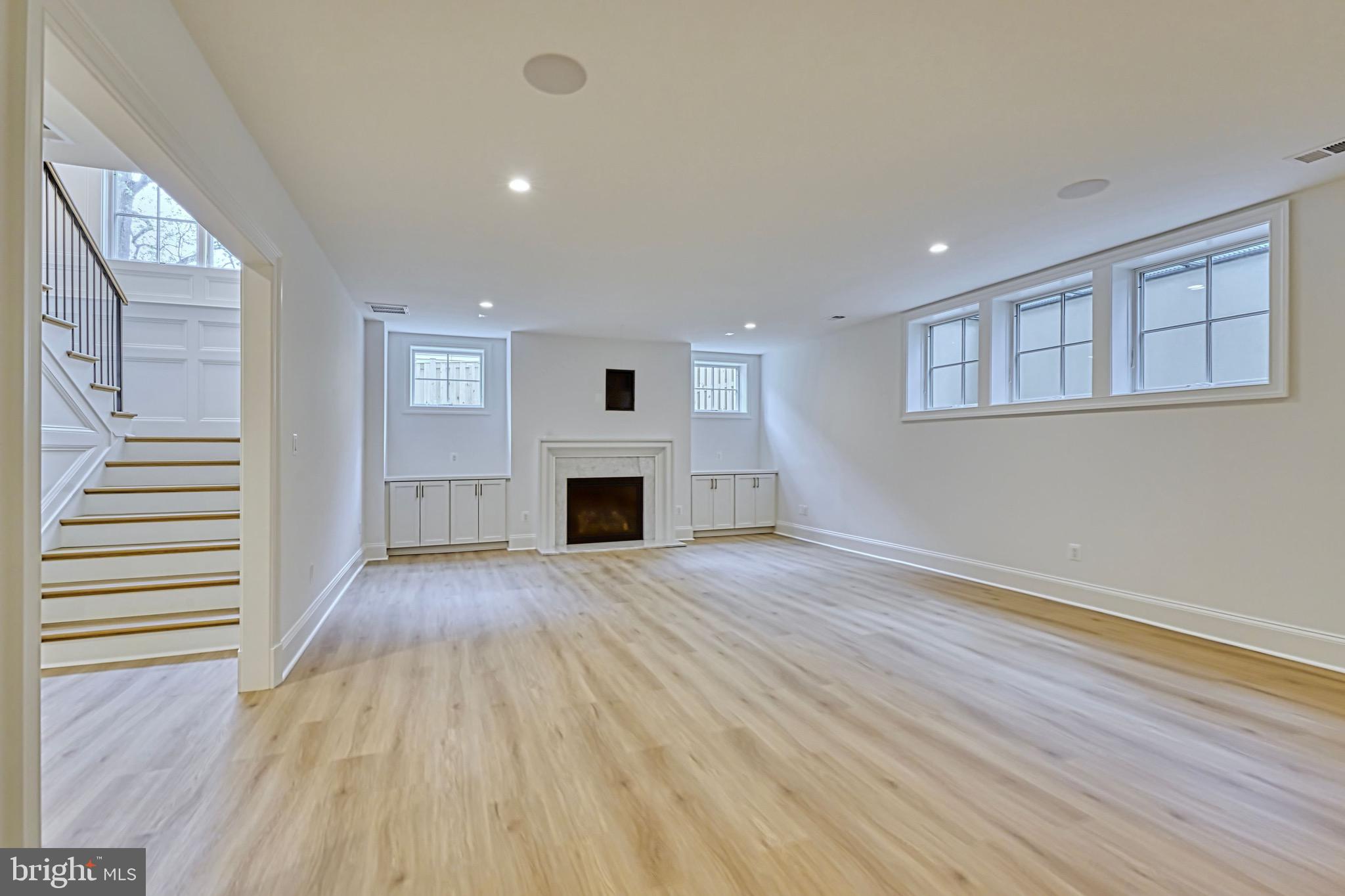 COUNTRY CLUB HILLS - Residential