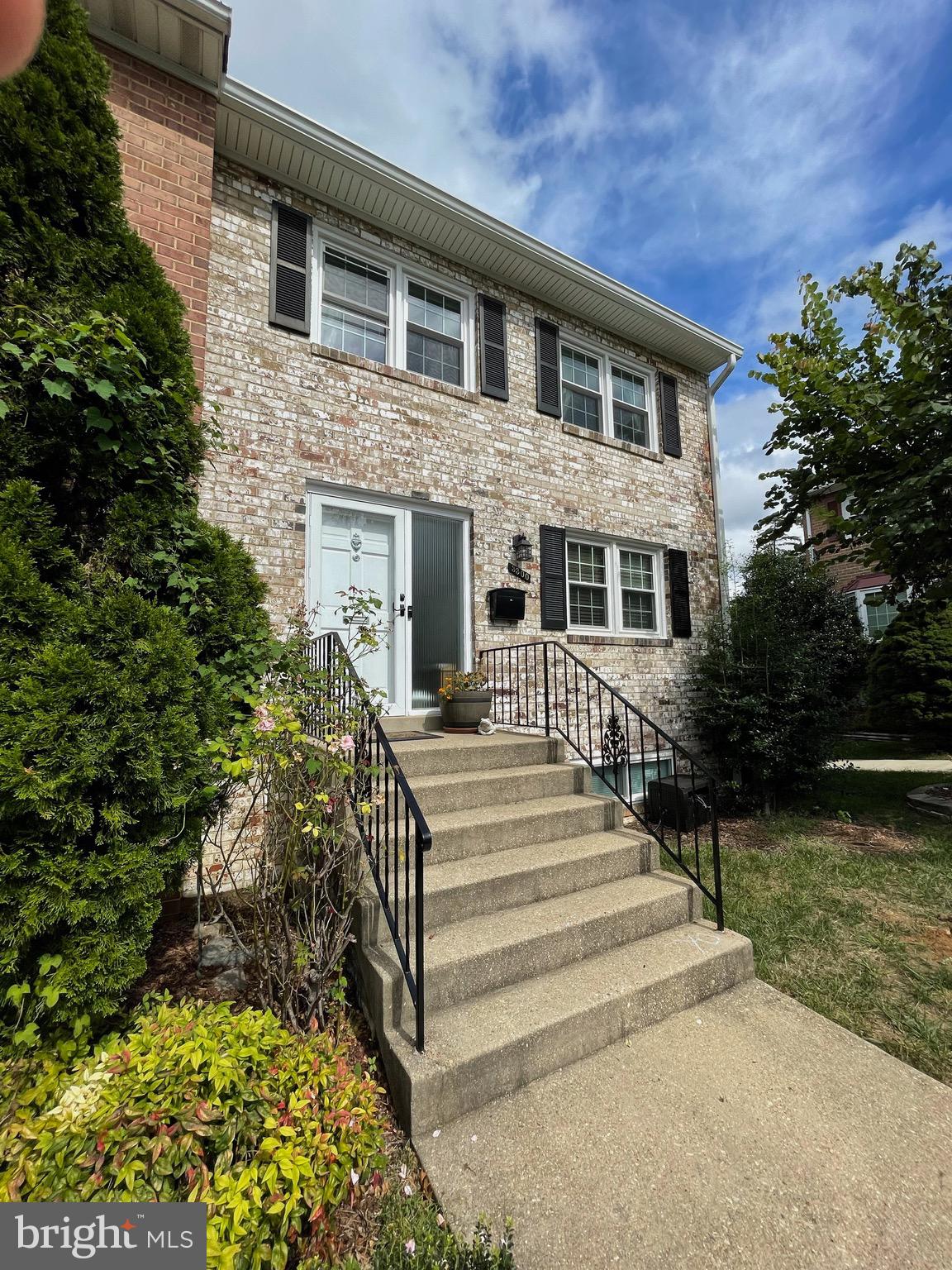 CARLYN SQUARE - Residential Lease