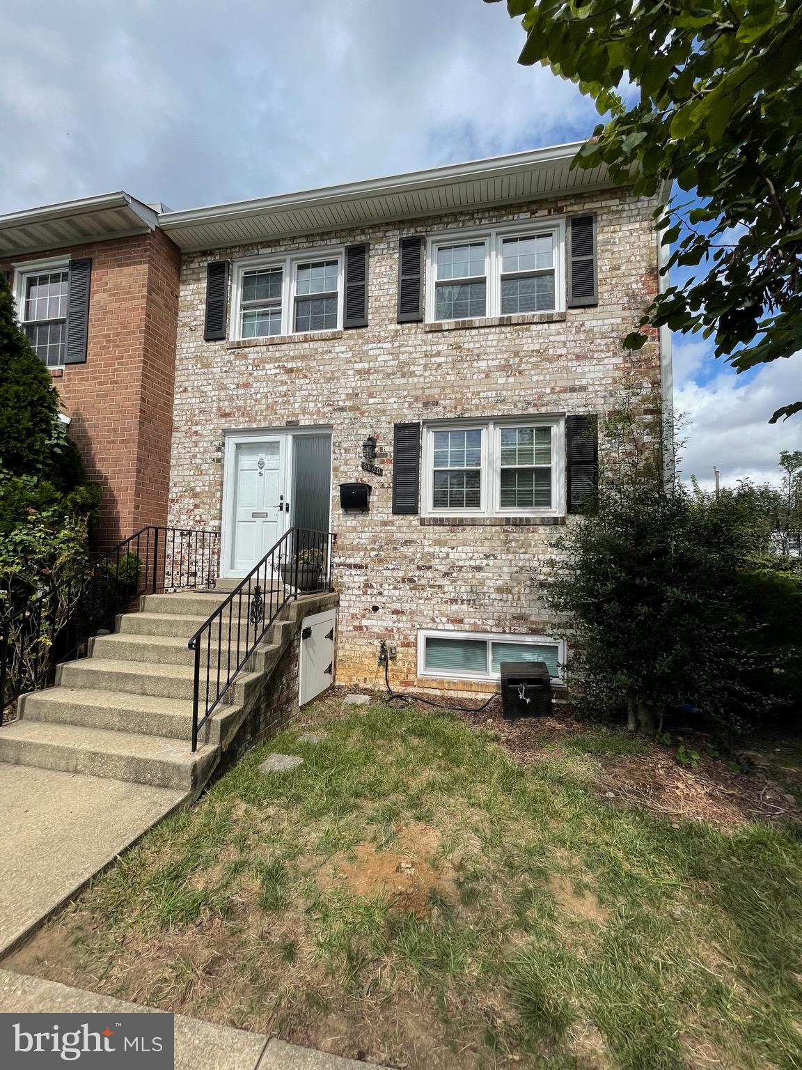 CARLYN SQUARE - Residential Lease