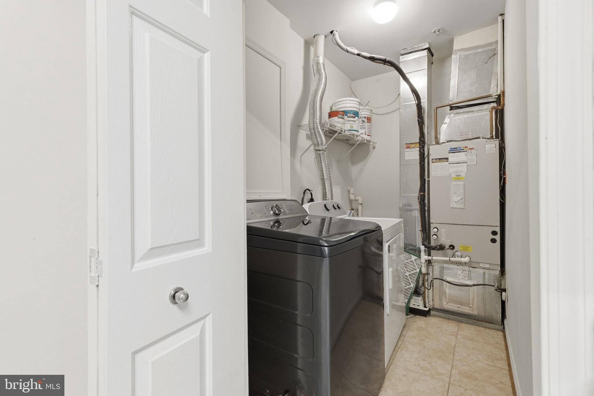 HOLLINGTON AT THE POINTE - Residential